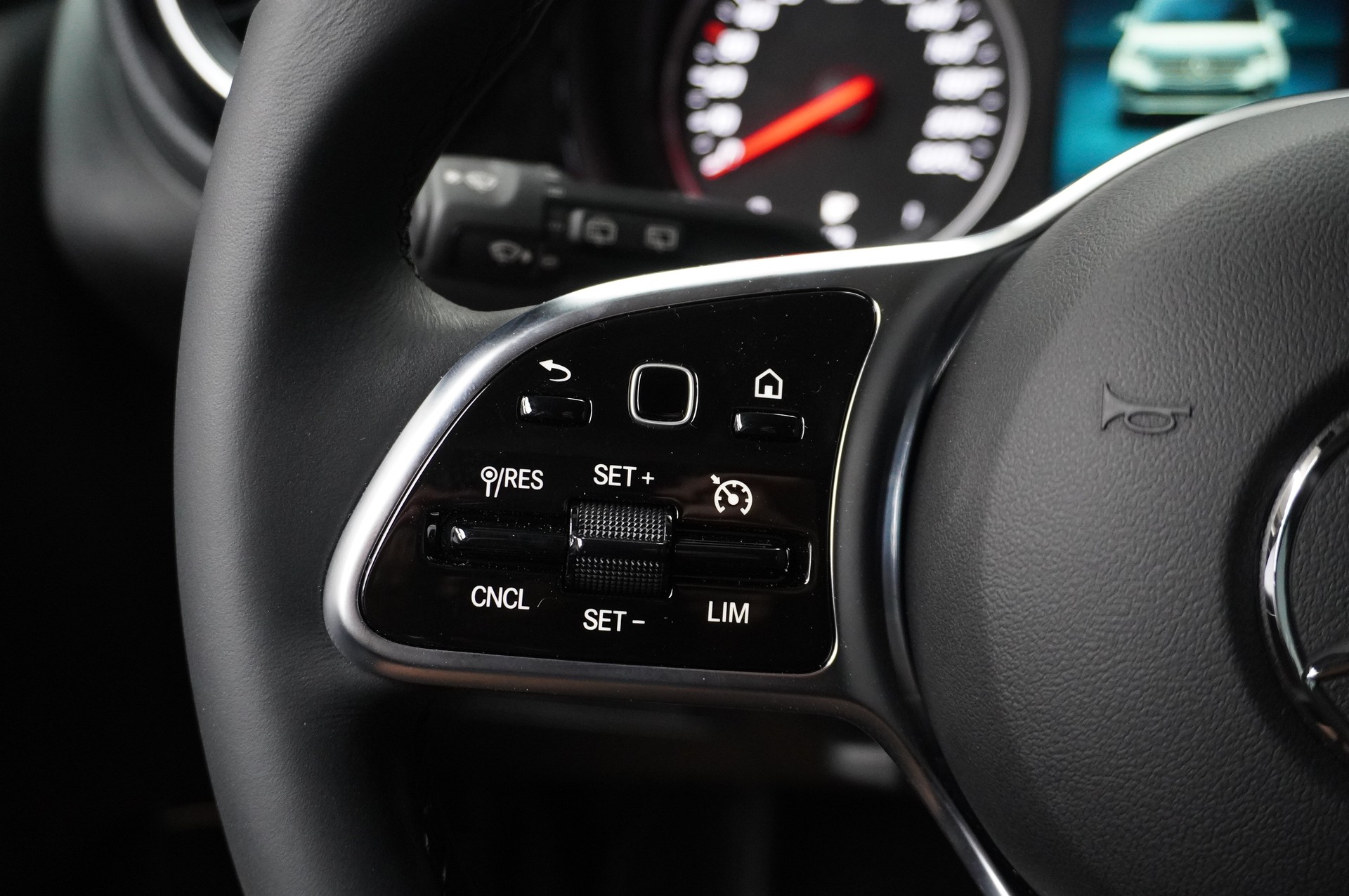 MERCEDES-BENZ EQT Standard-image-5