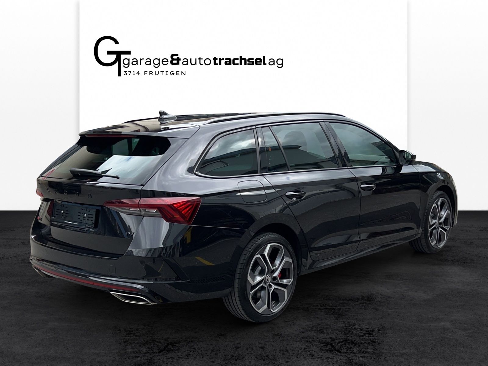 SKODA Octavia Combi 1.4 TSI PHEV DSG RS-image-4