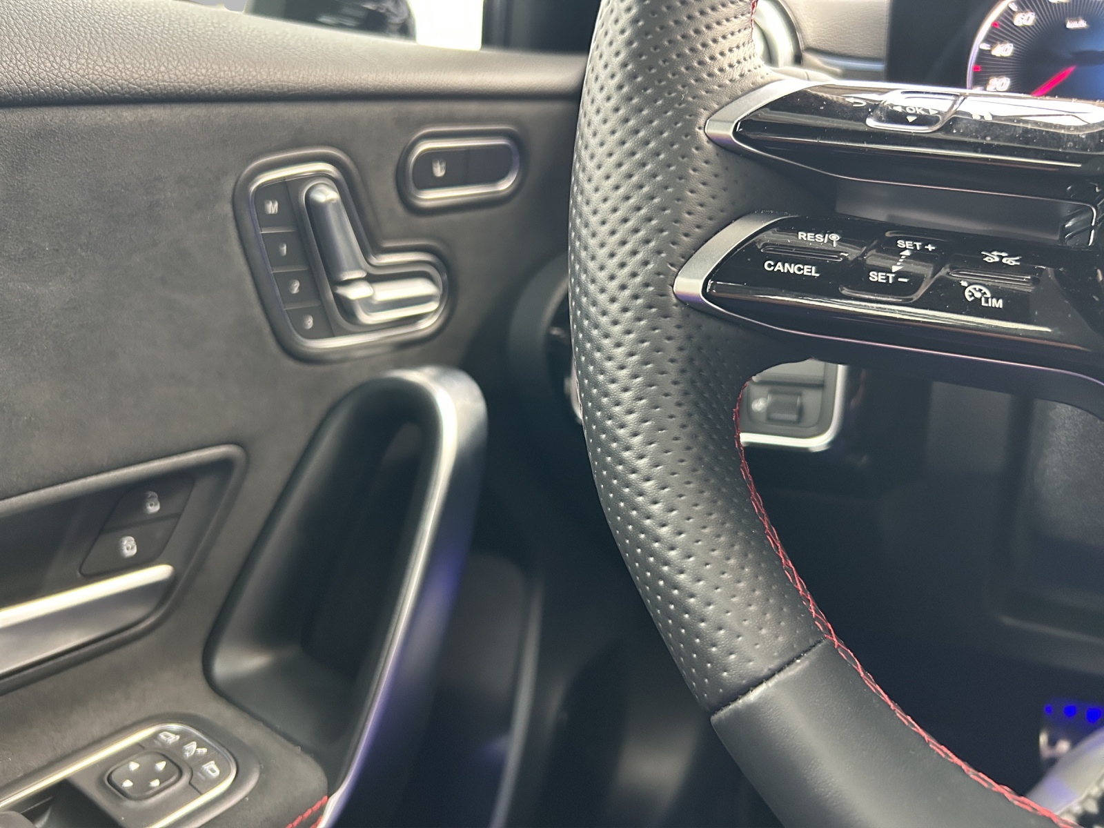 MERCEDES-BENZ A 220 4Matic 8G-DCT-image-15