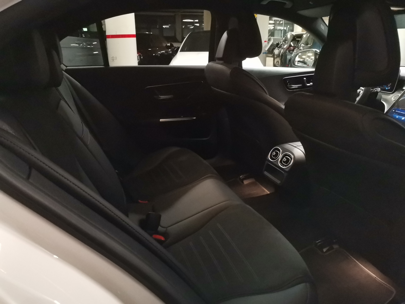 MERCEDES-BENZ C 300 AMG Line 4Matic-image-9