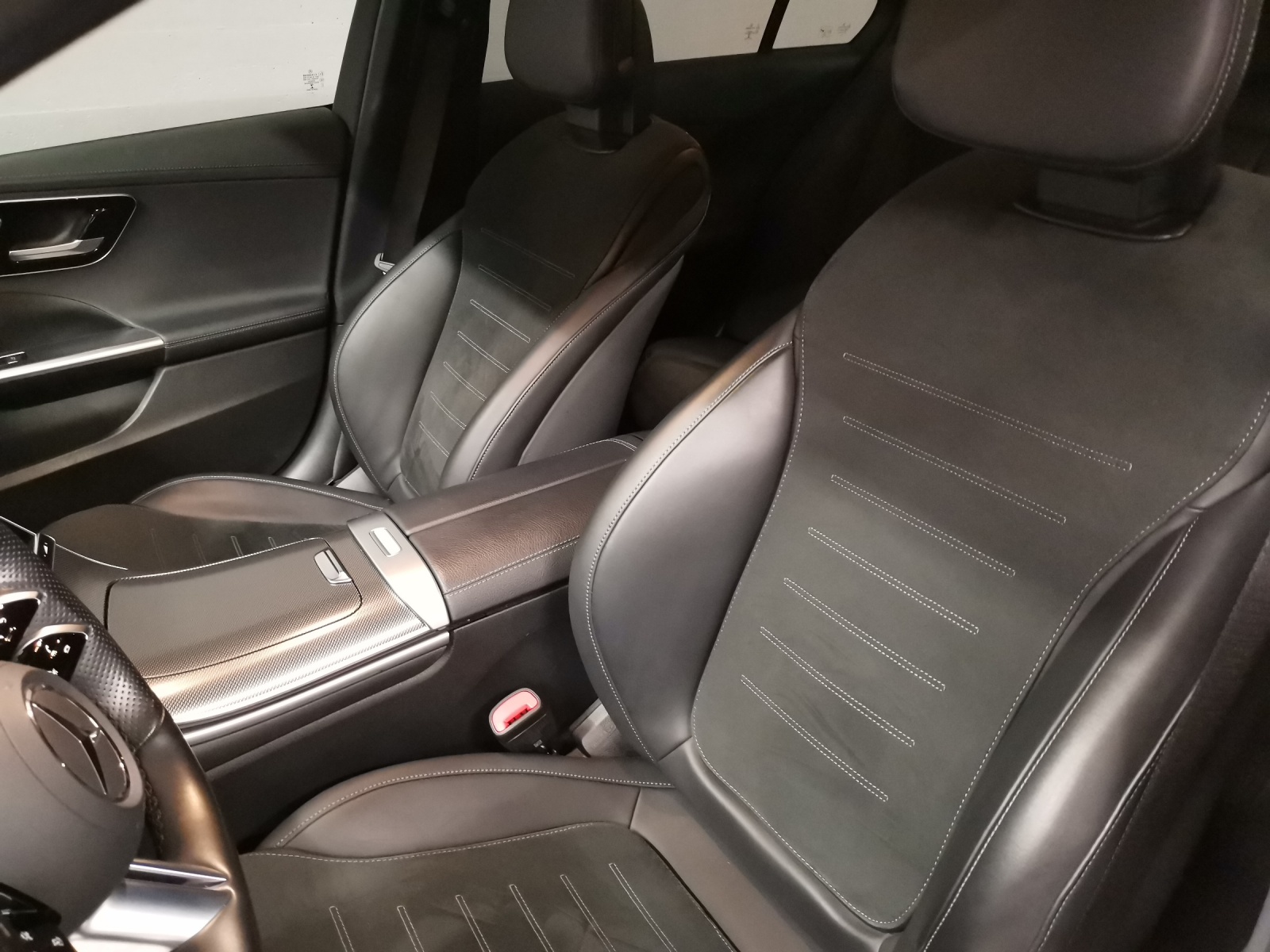 MERCEDES-BENZ C 300 AMG Line 4Matic-image-13