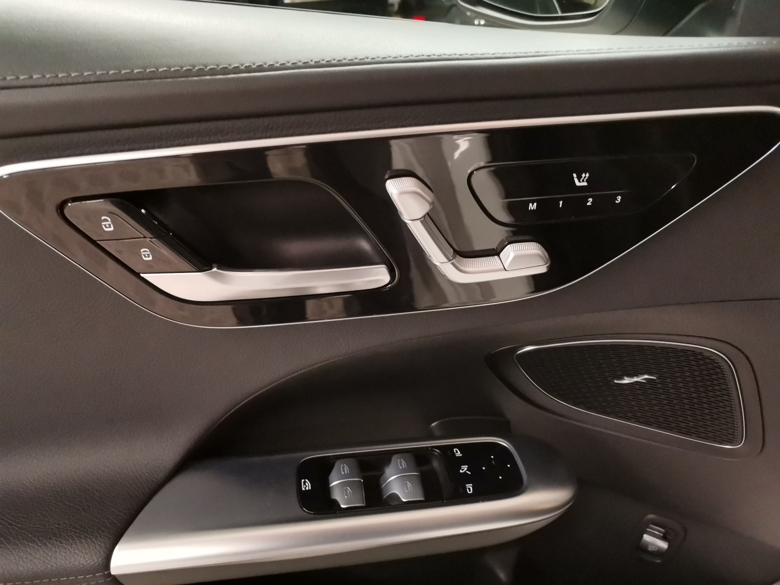 MERCEDES-BENZ C 300 AMG Line 4Matic-image-12