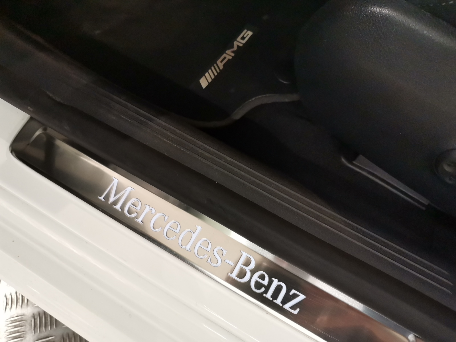 MERCEDES-BENZ C 300 AMG Line 4Matic-image-15