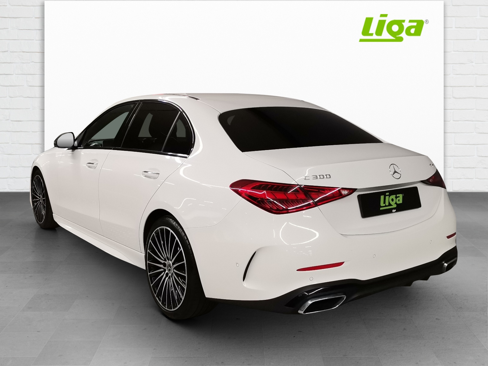 MERCEDES-BENZ C 300 AMG Line 4Matic-image-3