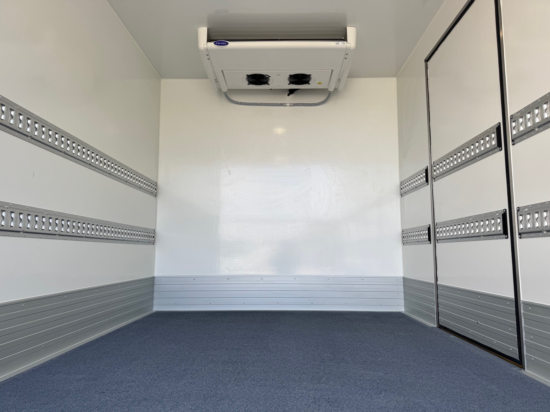 MERCEDES-BENZ 317 CDI Automat mit Kühlkoffer Minus 20 Grad und Ahk. 2000kg.-image-13