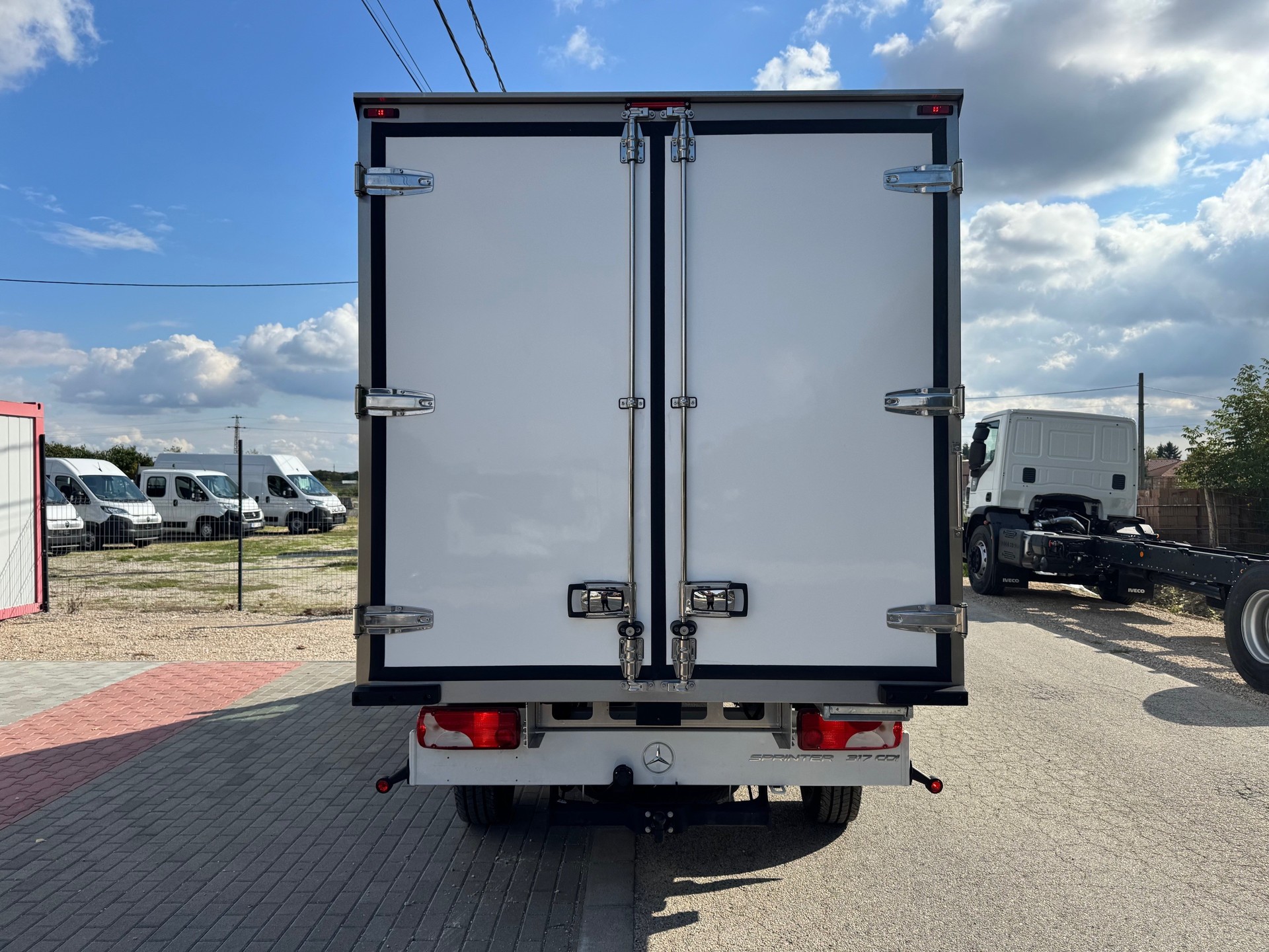 MERCEDES-BENZ 317 CDI Automat mit Kühlkoffer Minus 20 Grad und Ahk. 2000kg.-image-7