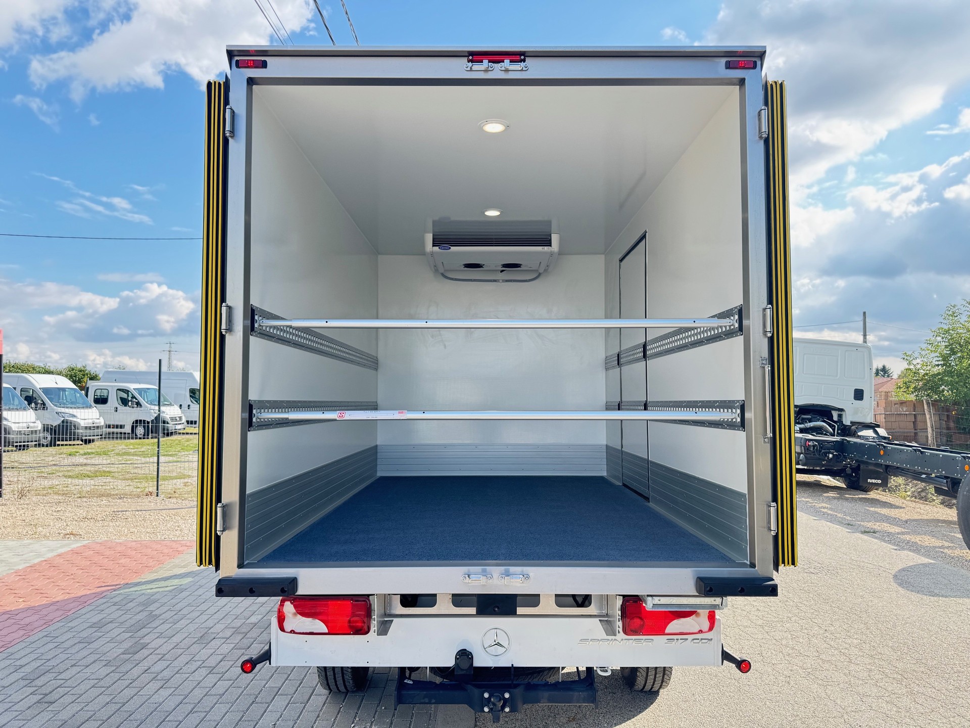 MERCEDES-BENZ 317 CDI Automat mit Kühlkoffer Minus 20 Grad und Ahk. 2000kg.-image-12