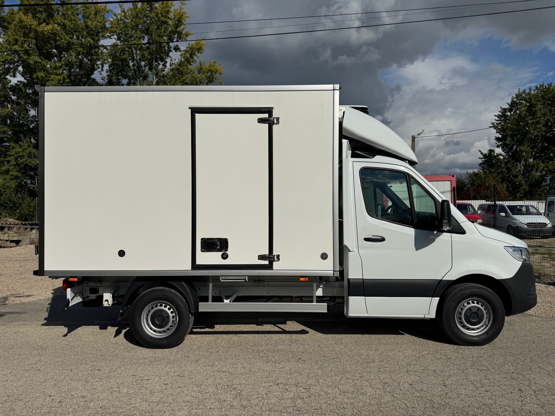 MERCEDES-BENZ 317 CDI Automat mit Kühlkoffer Minus 20 Grad und Ahk. 2000kg.-image-8