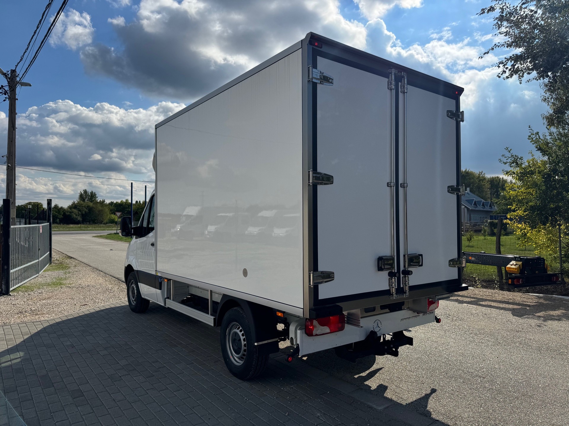 MERCEDES-BENZ 317 CDI Automat mit Kühlkoffer Minus 20 Grad und Ahk. 2000kg.-image-4