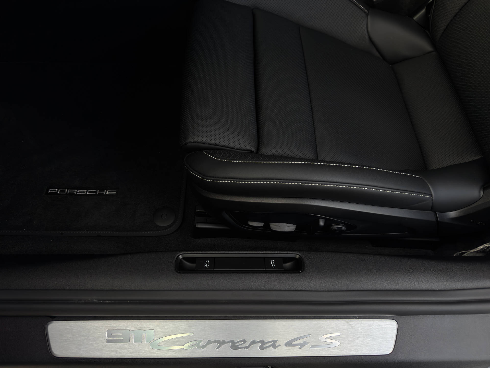 PORSCHE 911 Carrera 4S Cabriolet-image-7