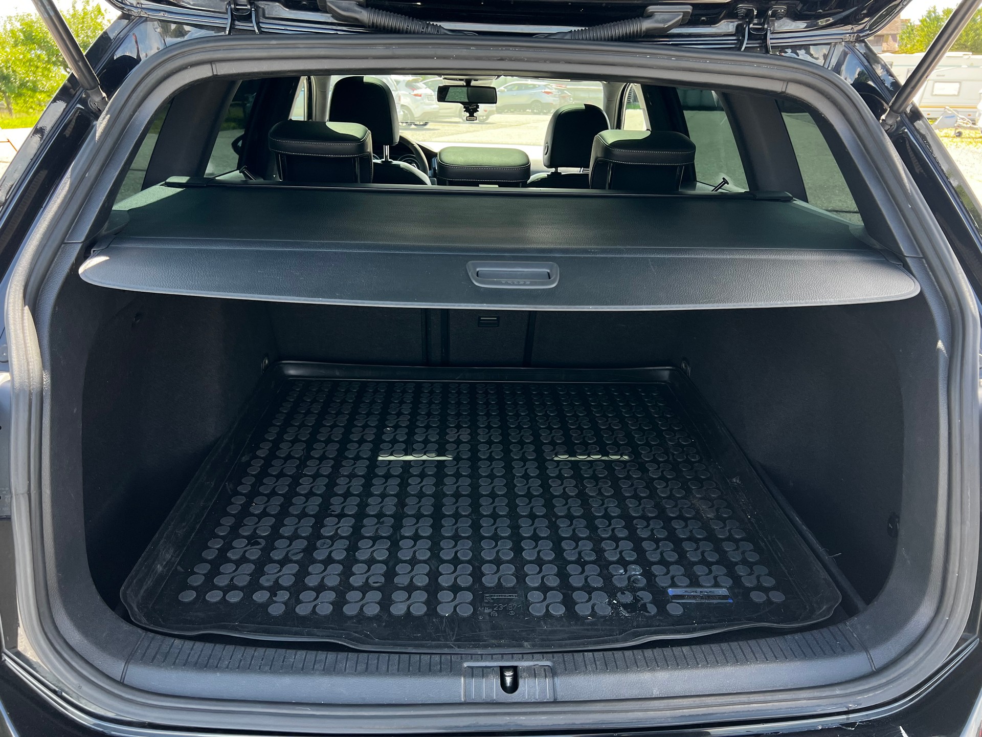 VW Golf Variant 2.0 TSI R 4 Motion DSG-image-8