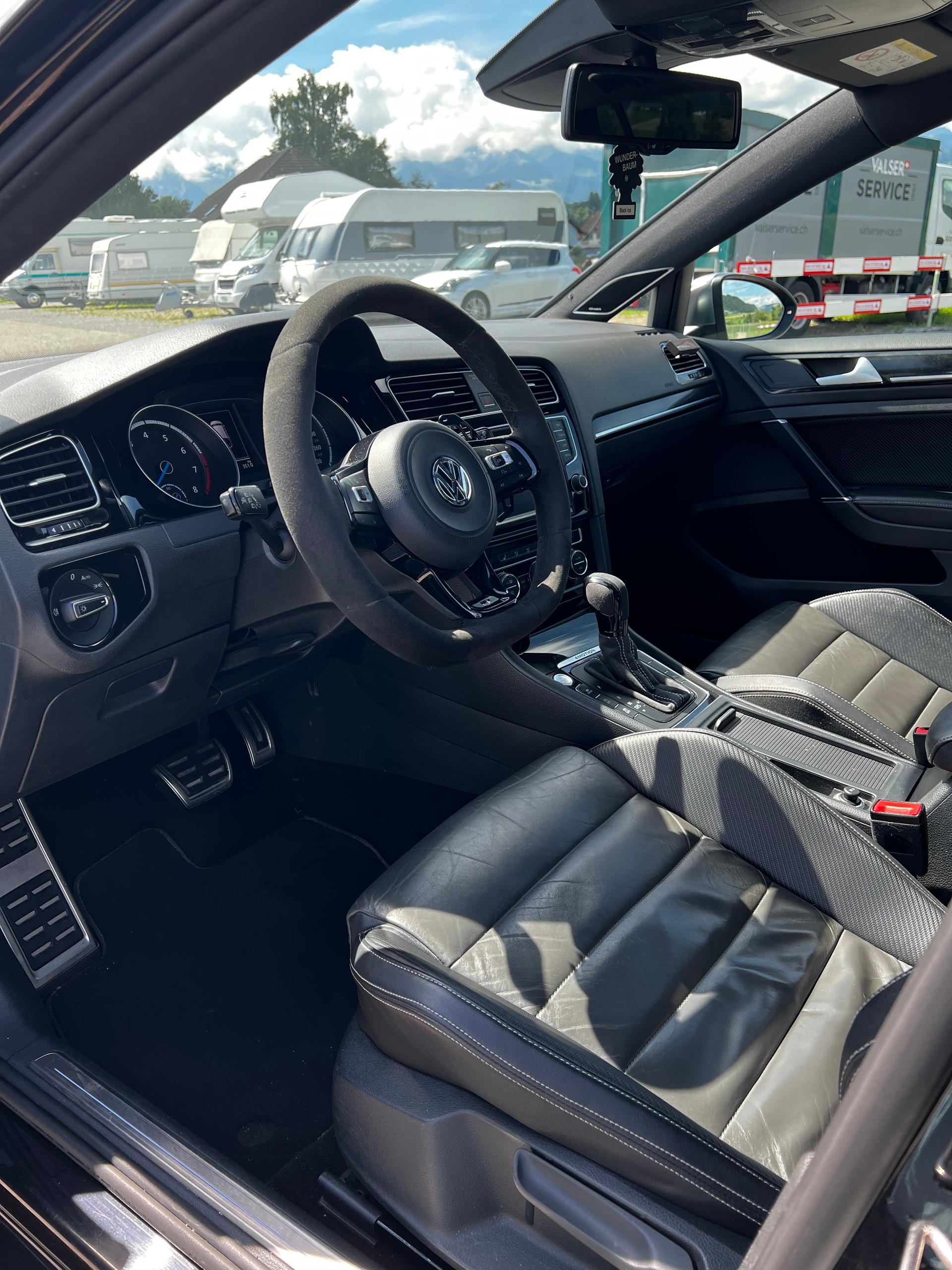 VW Golf Variant 2.0 TSI R 4 Motion DSG-image-10