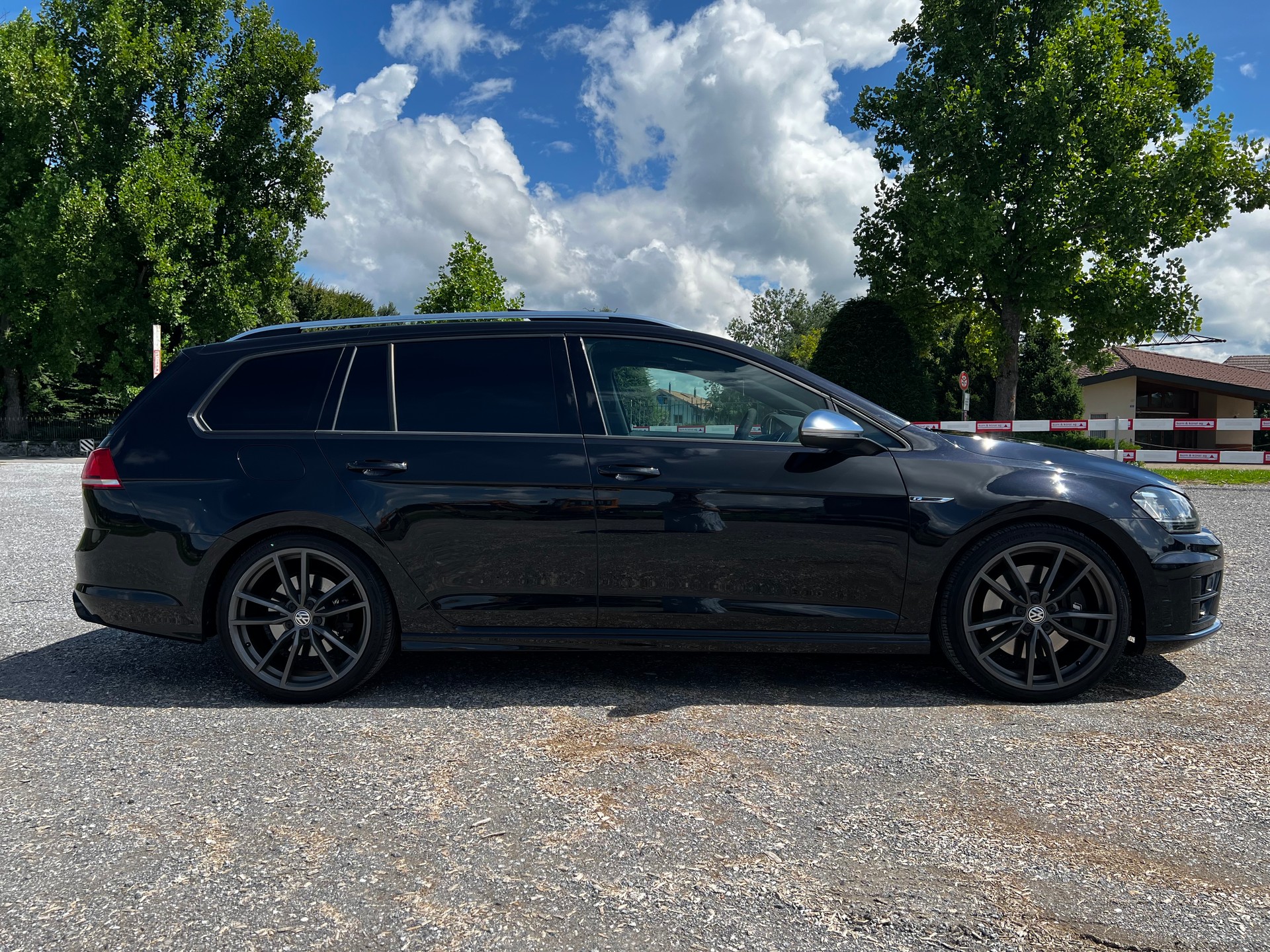 VW Golf Variant 2.0 TSI R 4 Motion DSG-image-0