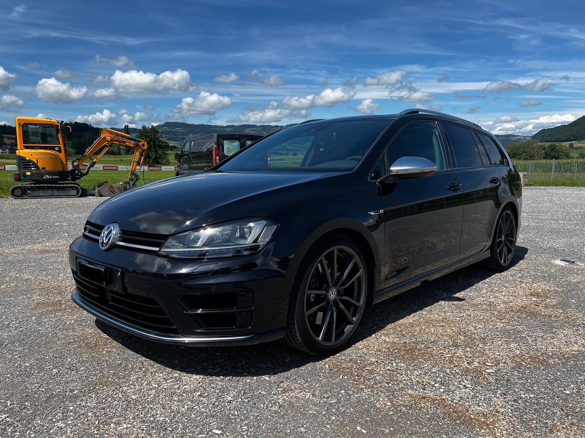 VW Golf Variant 2.0 TSI R 4 Motion DSG-image-2