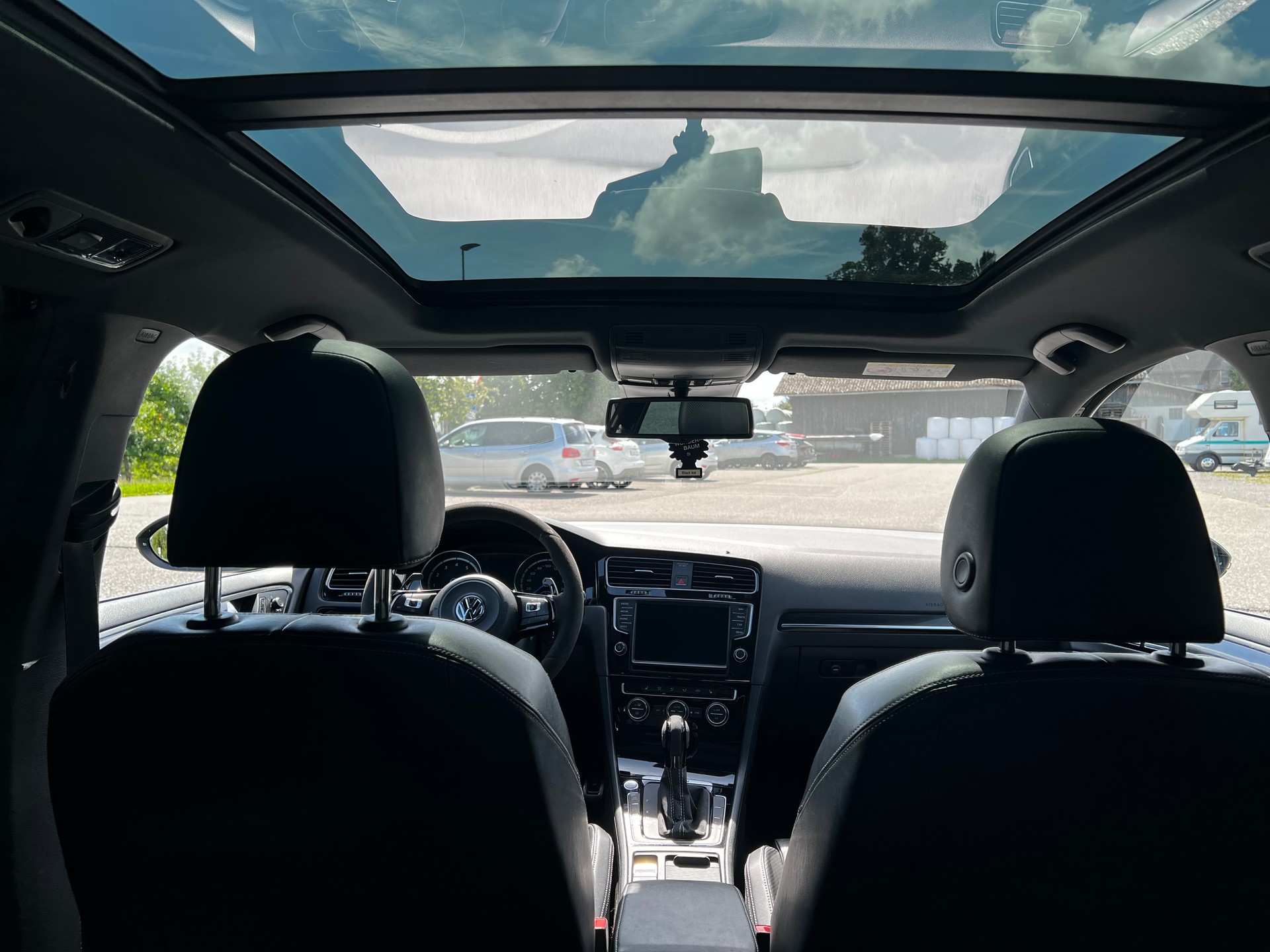 VW Golf Variant 2.0 TSI R 4 Motion DSG-image-12