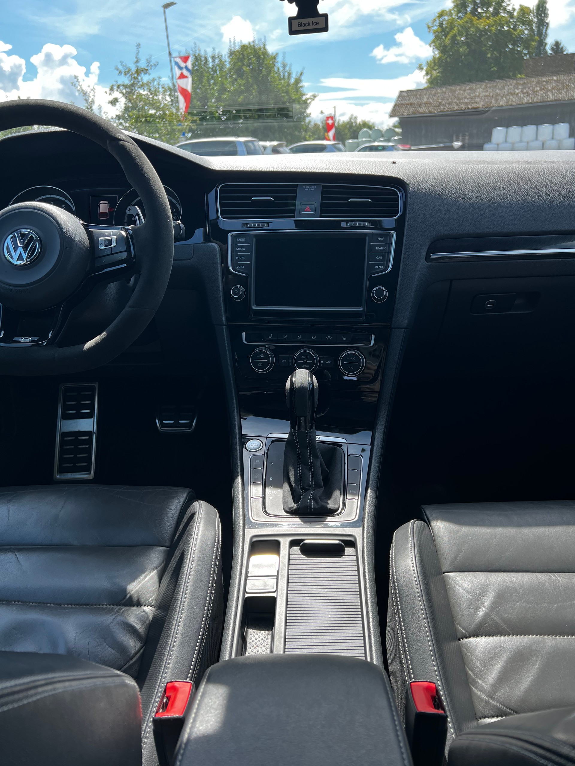 VW Golf Variant 2.0 TSI R 4 Motion DSG-image-15