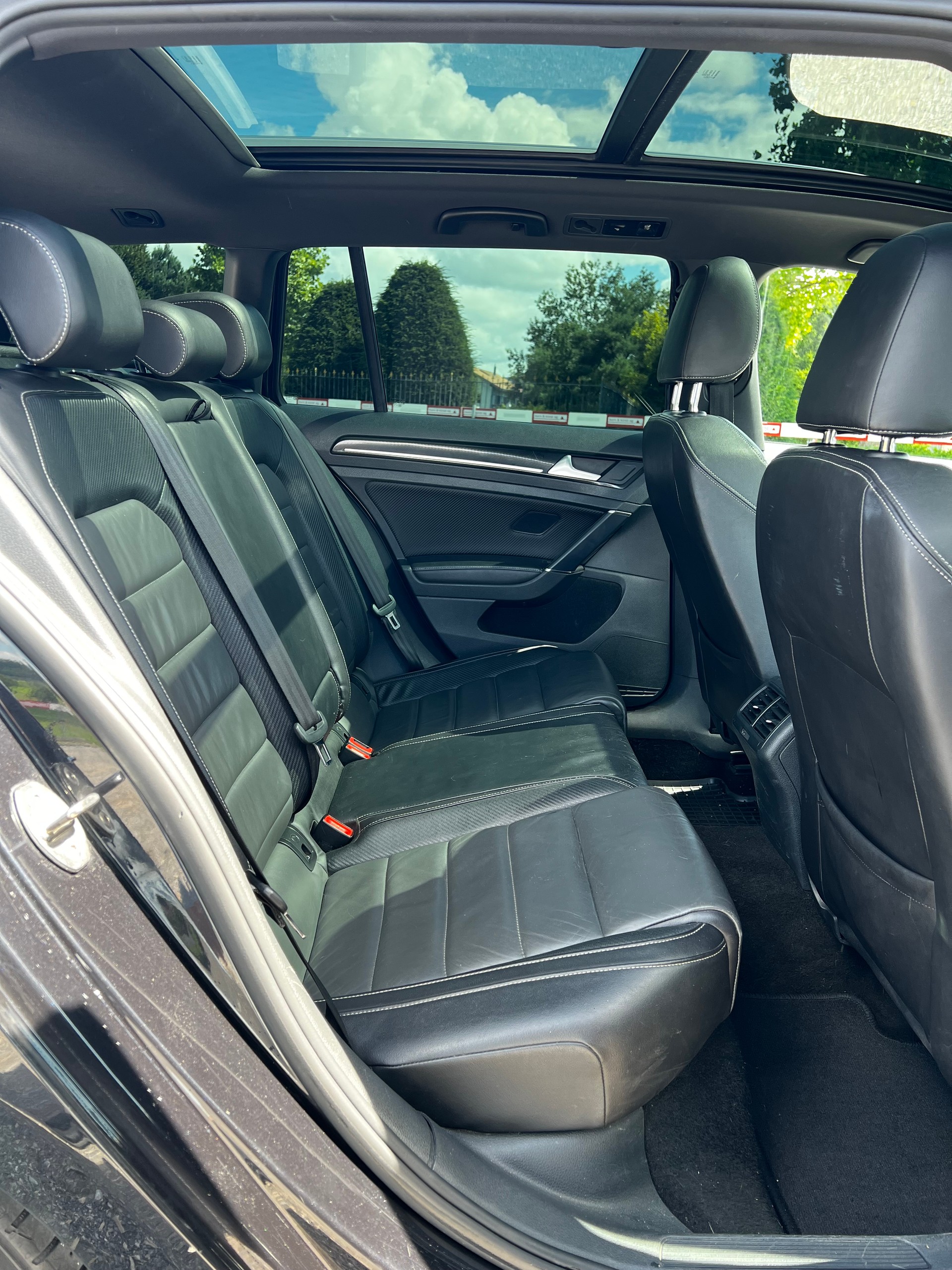 VW Golf Variant 2.0 TSI R 4 Motion DSG-image-16