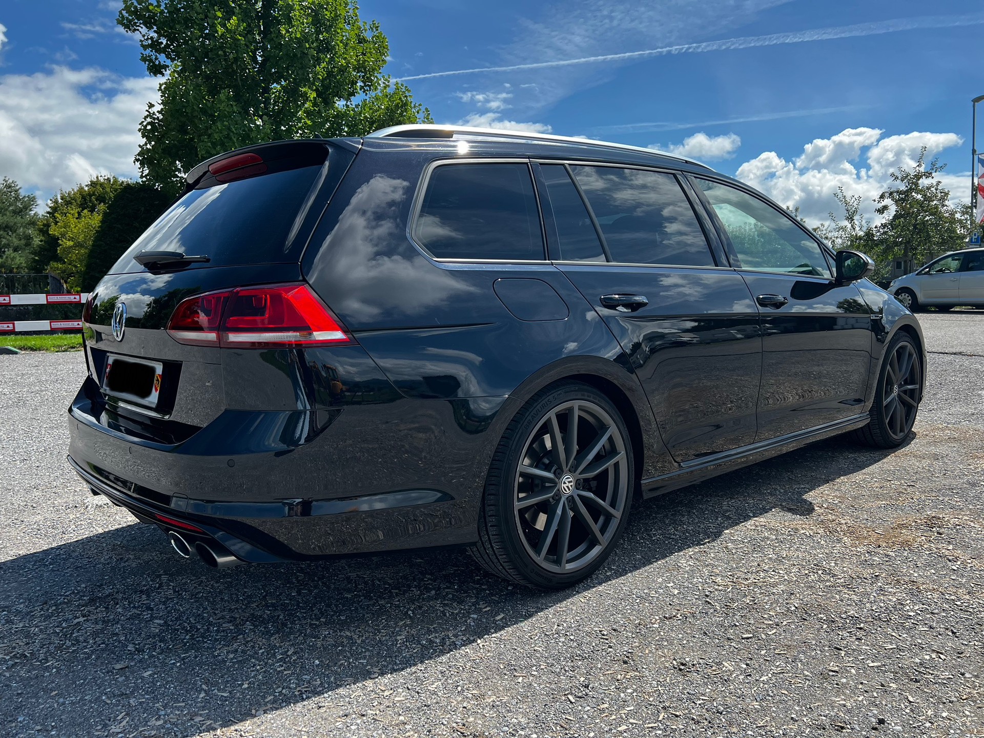 VW Golf Variant 2.0 TSI R 4 Motion DSG-image-4