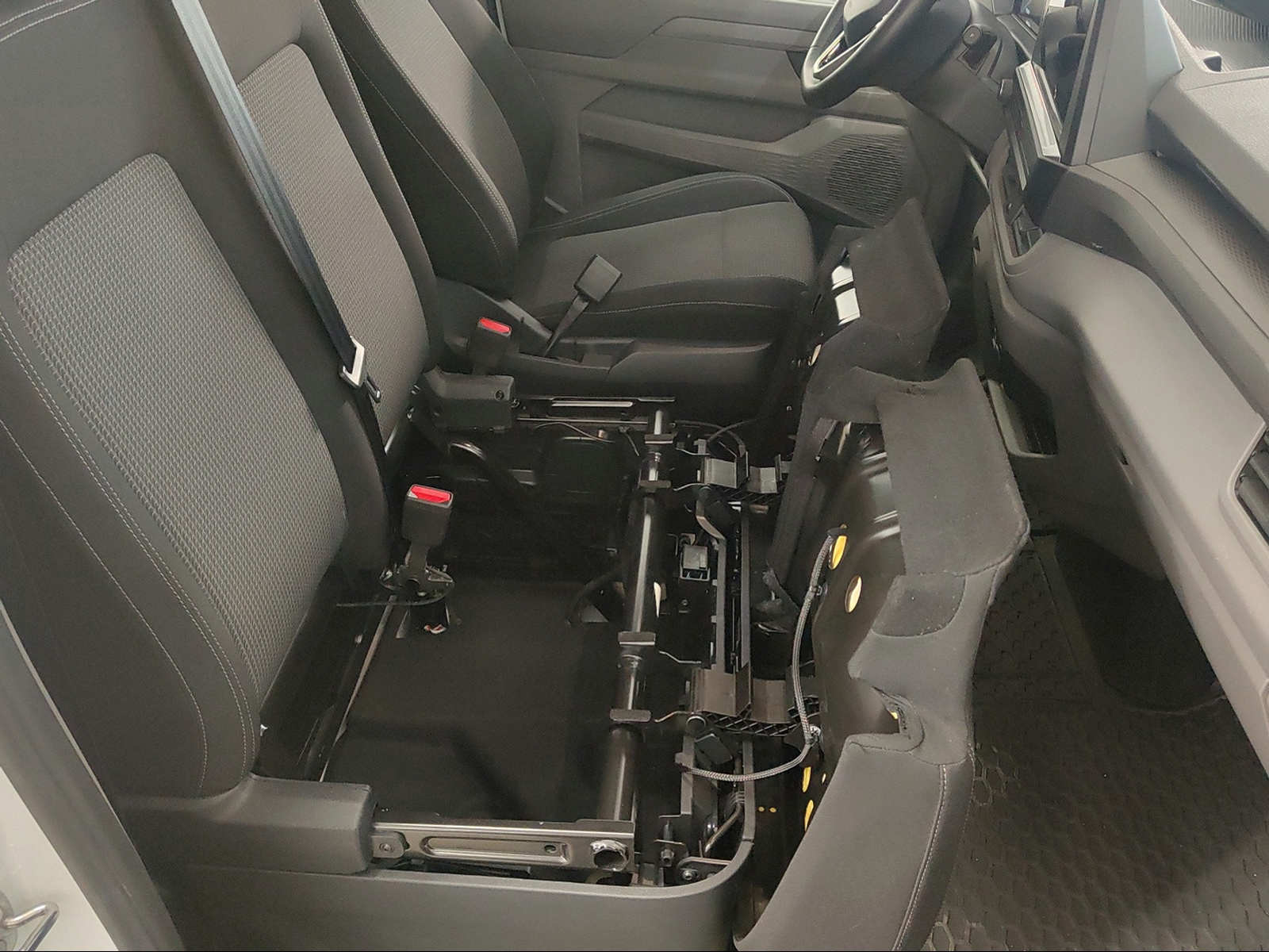 VW Transporter 2.0 TDI Automat-image-17