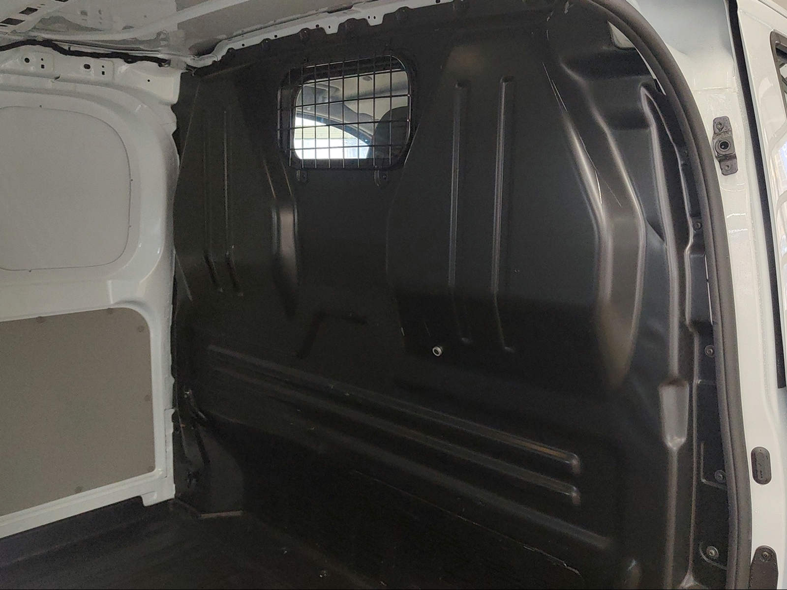 VW Transporter 2.0 TDI Automat-image-16