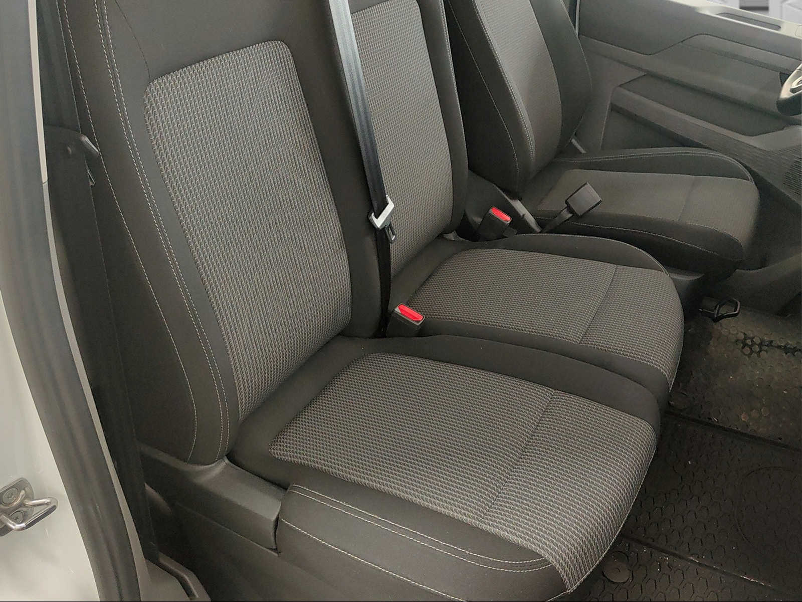 VW Transporter 2.0 TDI Automat-image-18