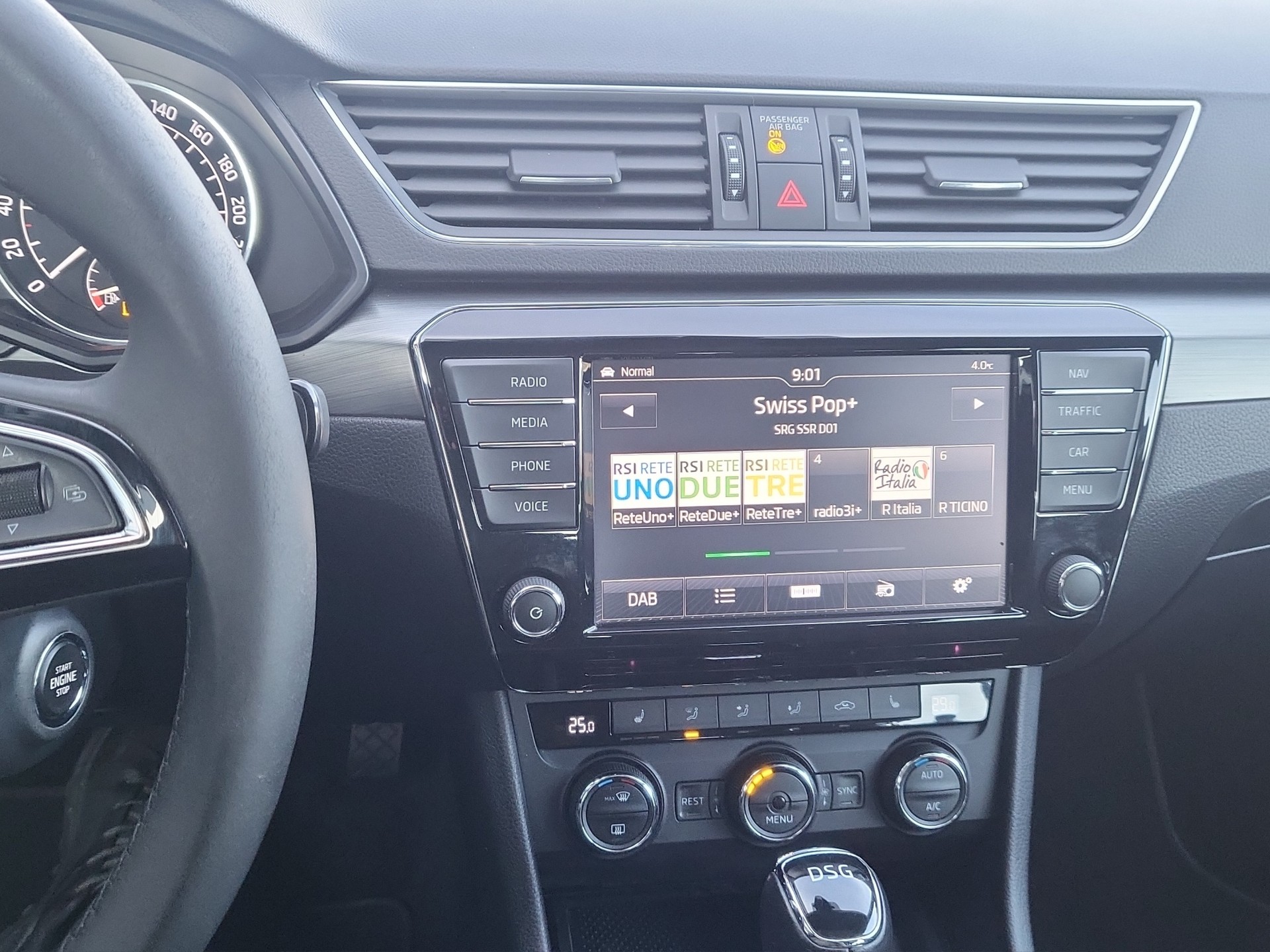 SKODA Superb 2.0 TDi Style DSG-image-8