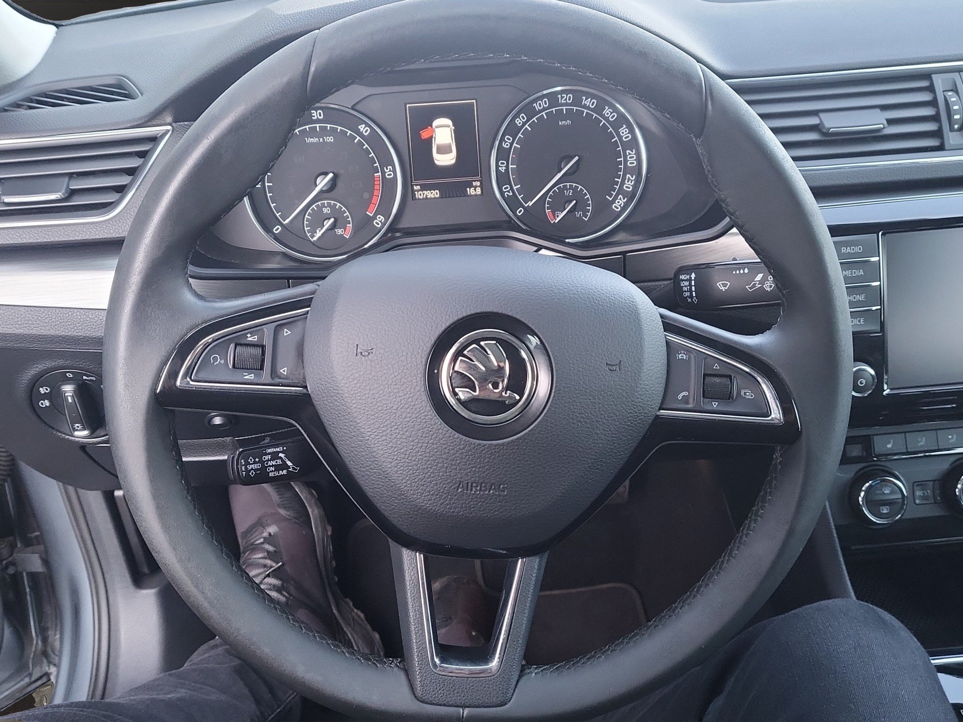 SKODA Superb 2.0 TDi Style DSG-image-6