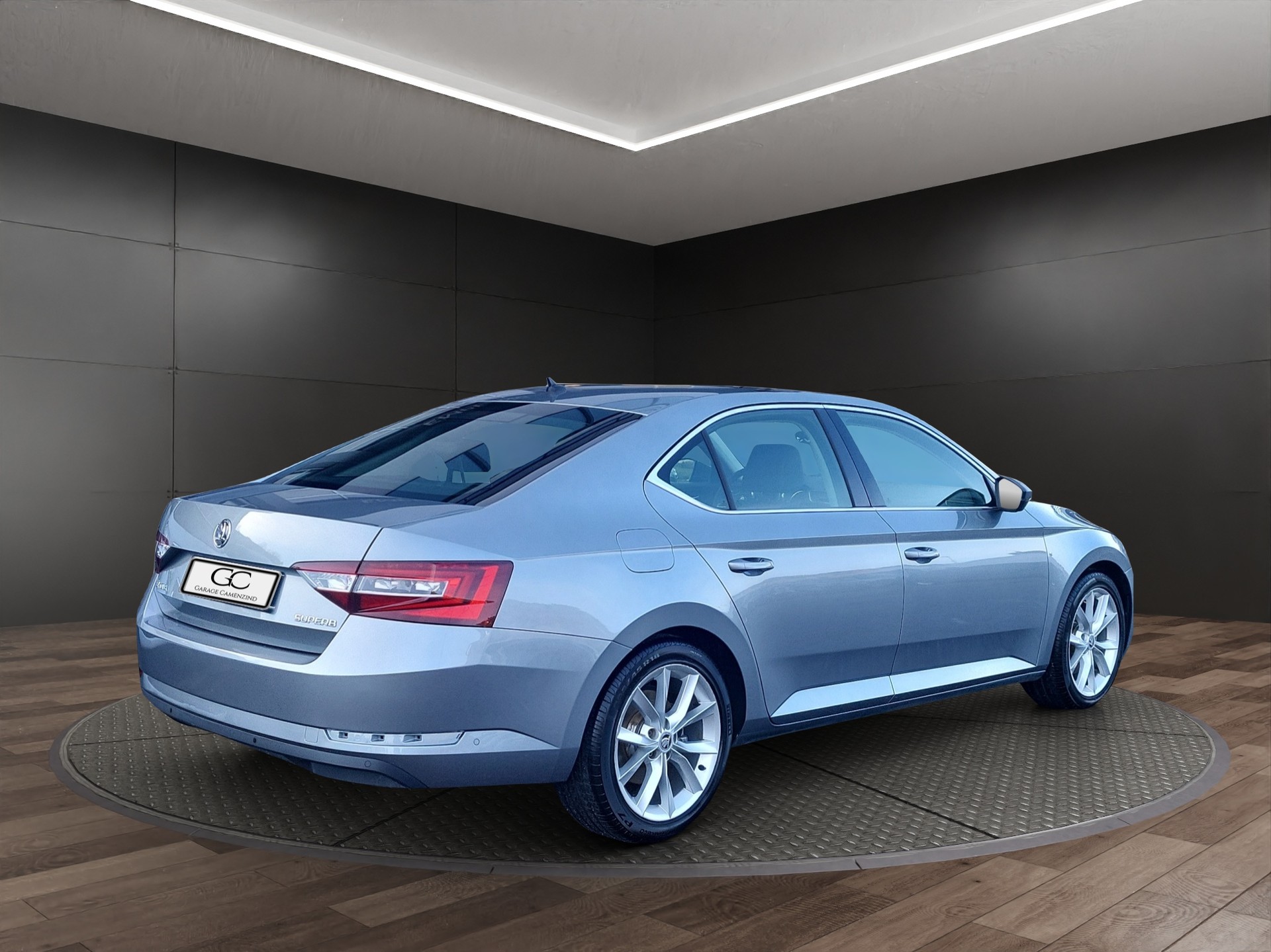 SKODA Superb 2.0 TDi Style DSG-image-1
