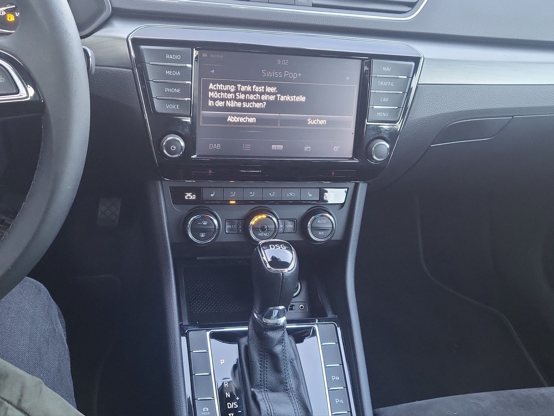 SKODA Superb 2.0 TDi Style DSG-image-9
