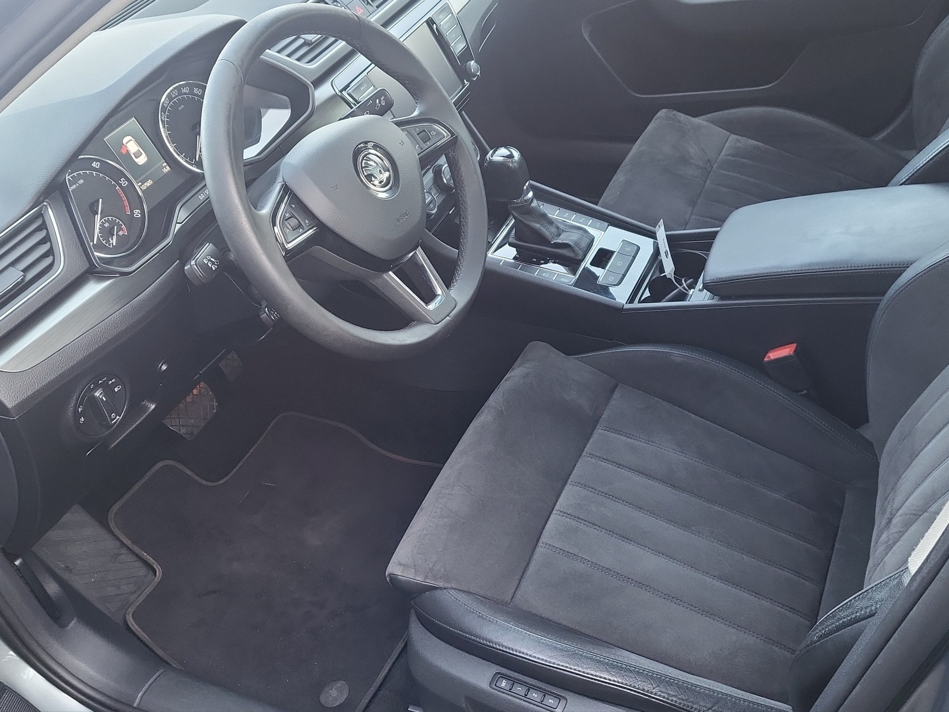 SKODA Superb 2.0 TDi Style DSG-image-7