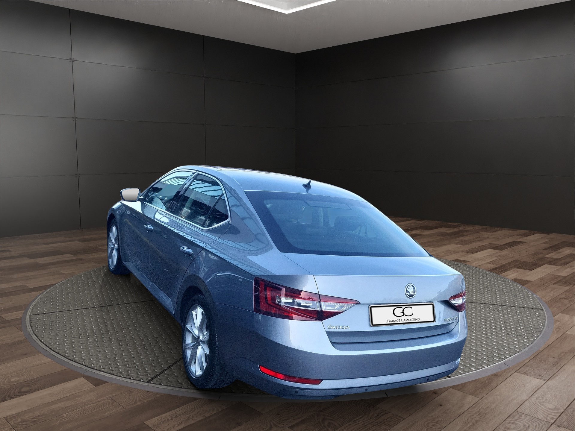 SKODA Superb 2.0 TDi Style DSG-image-3