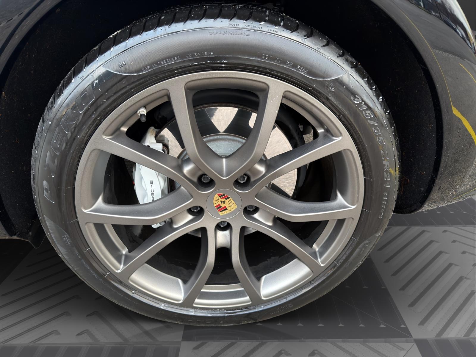 PORSCHE Cayenne Turbo-image-21