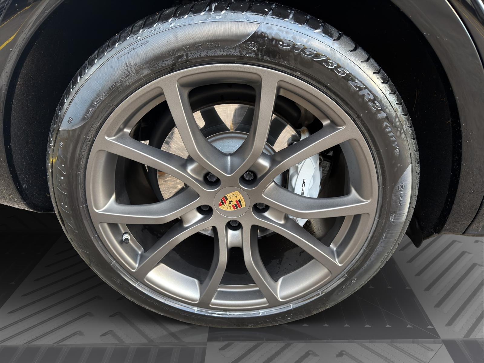 PORSCHE Cayenne Turbo-image-19