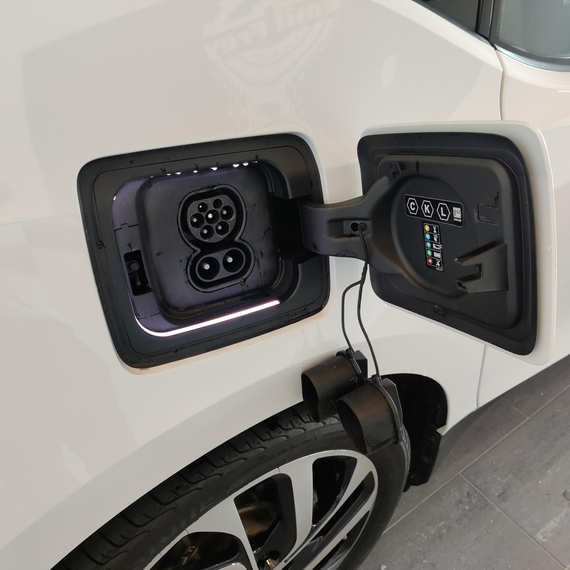 BMW i3 120 Ah-image-24