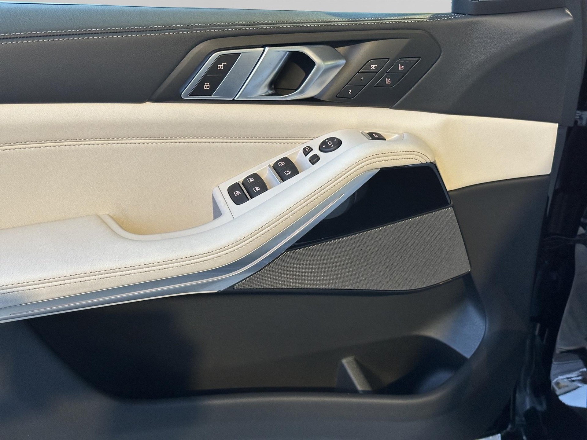 BMW X5 40d xDrive M Sport Pro 'Individual'-image-13