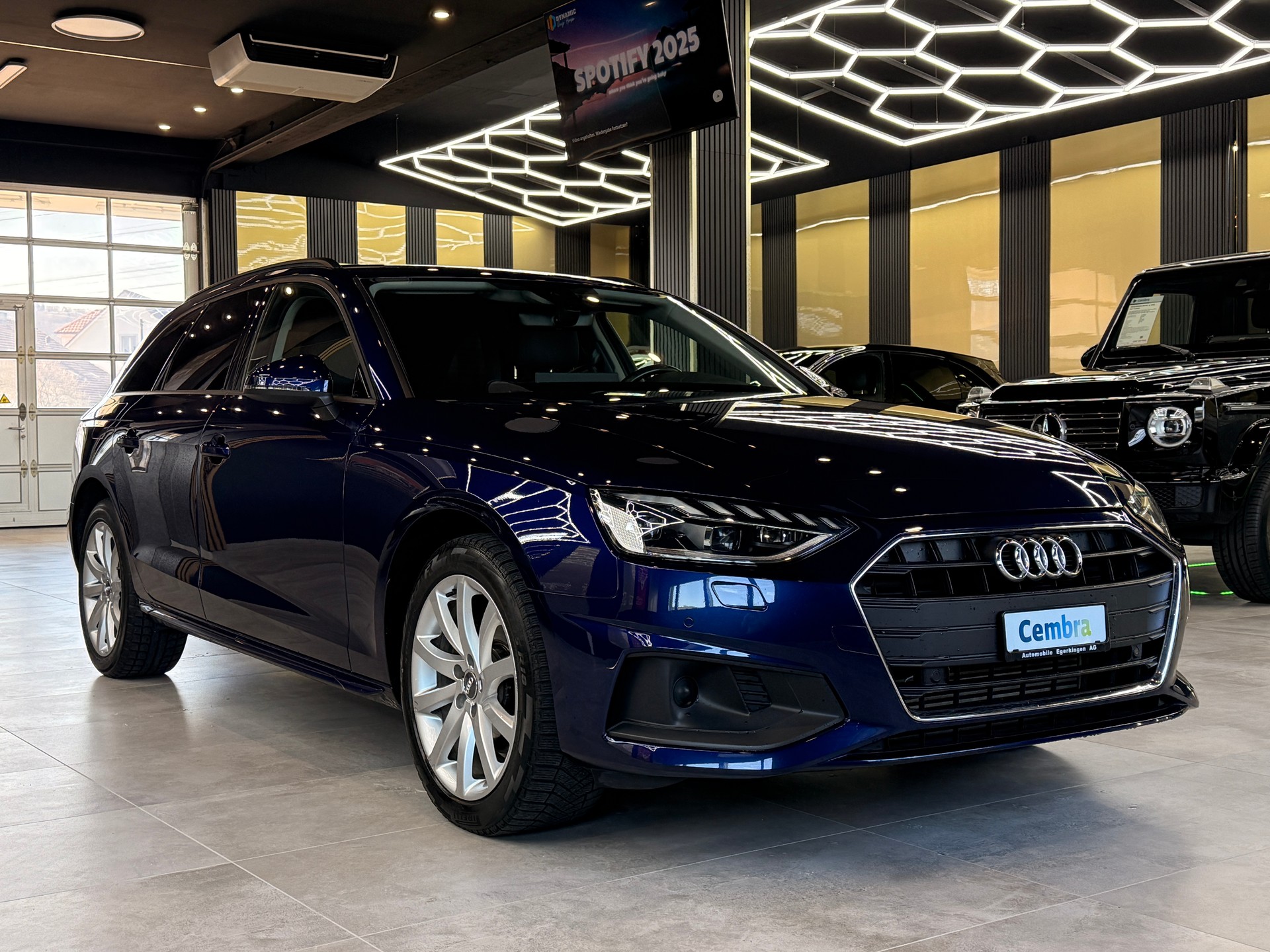 AUDI A4 Avant 40 g-tron S-tronic-image-2