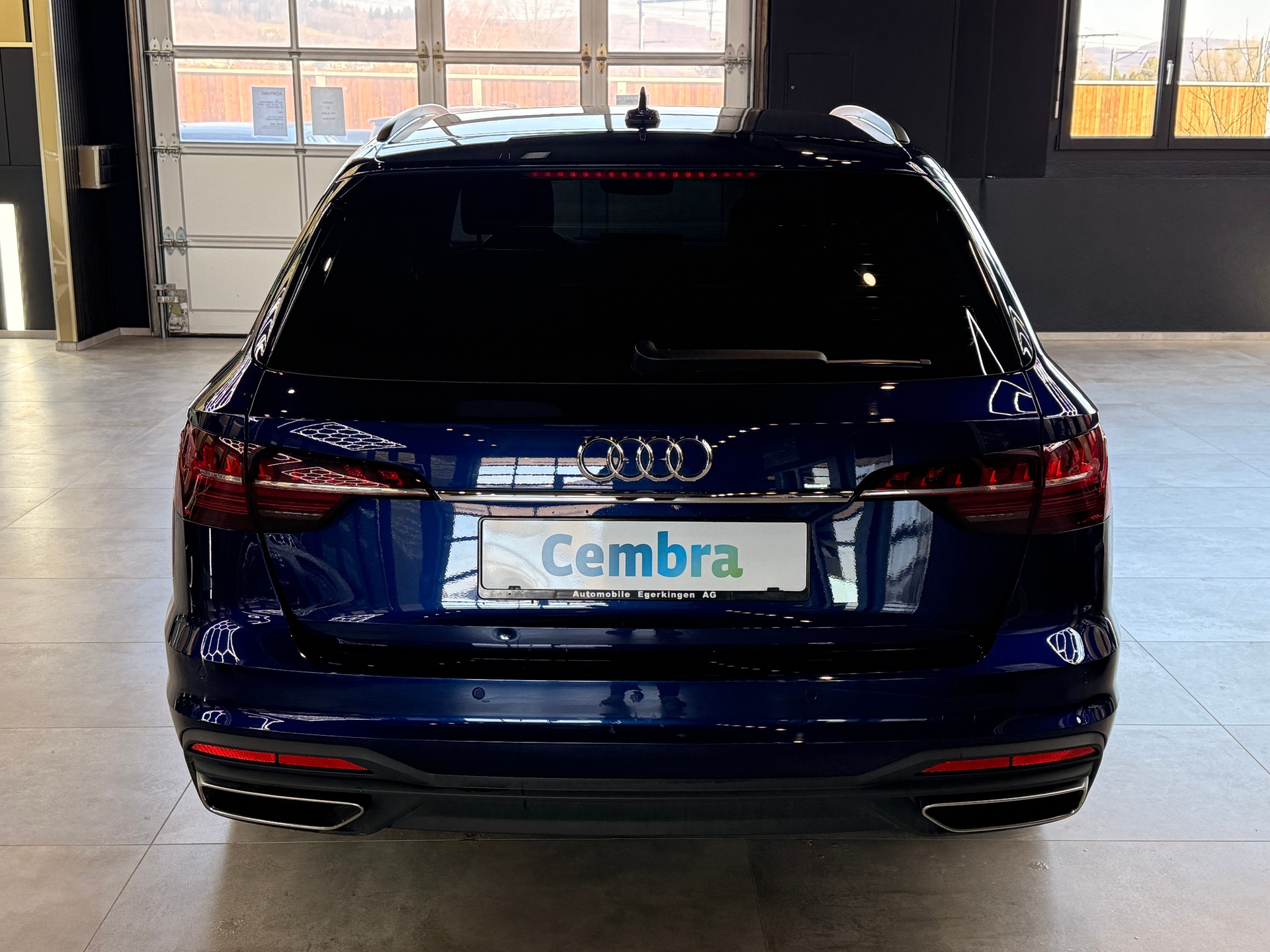 AUDI A4 Avant 40 g-tron S-tronic-image-5