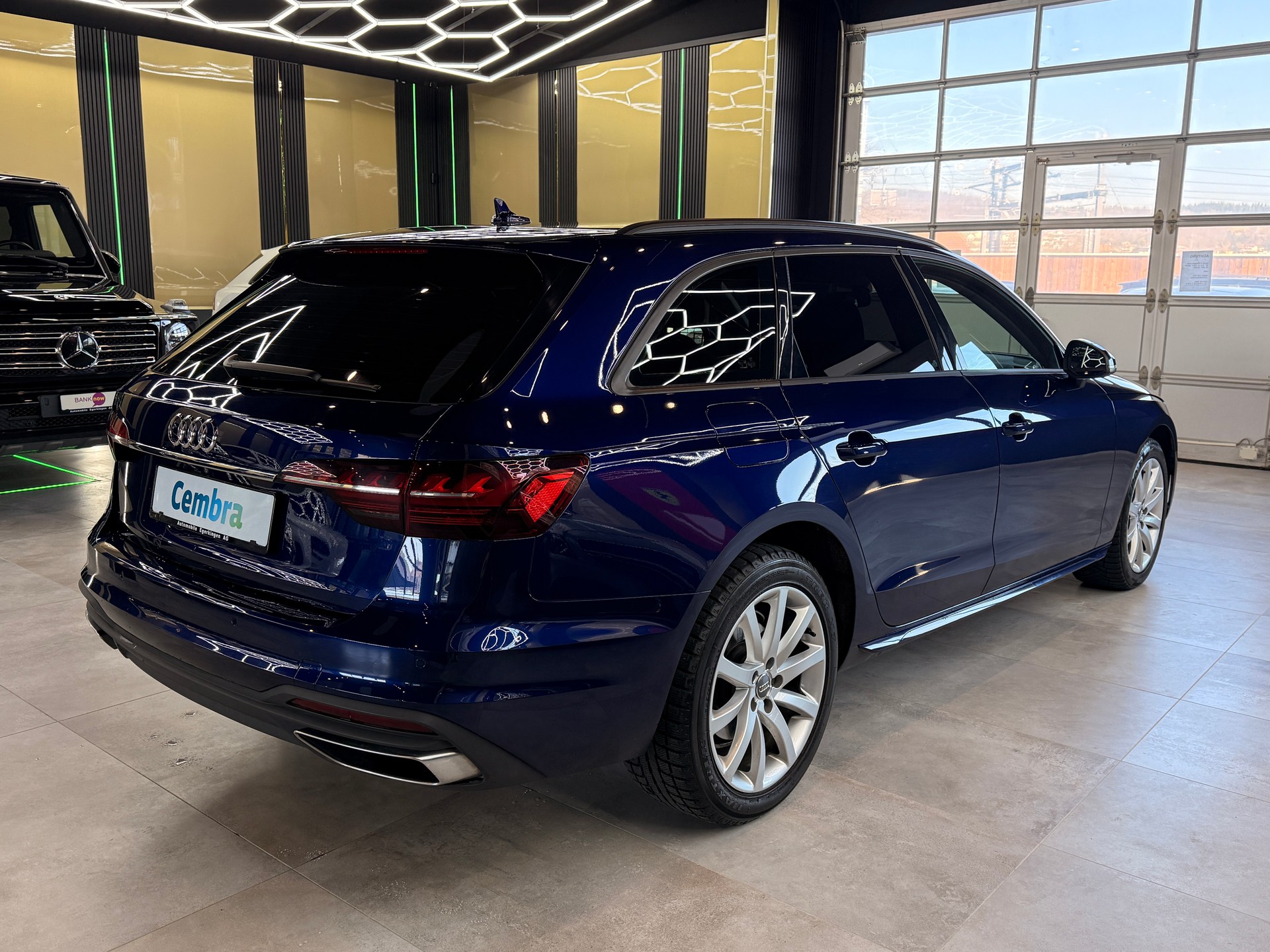 AUDI A4 Avant 40 g-tron S-tronic-image-4