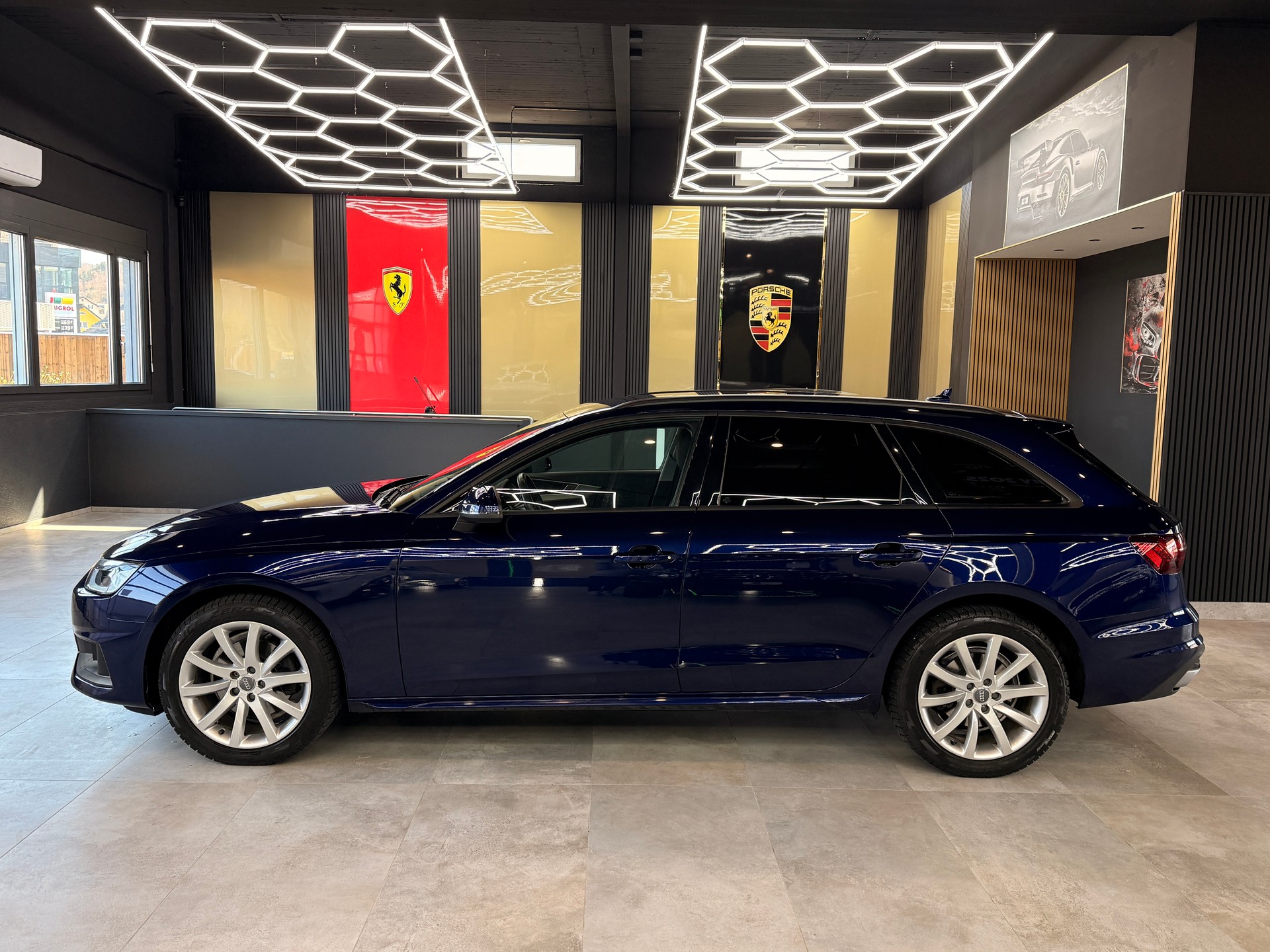 AUDI A4 Avant 40 g-tron S-tronic-image-7