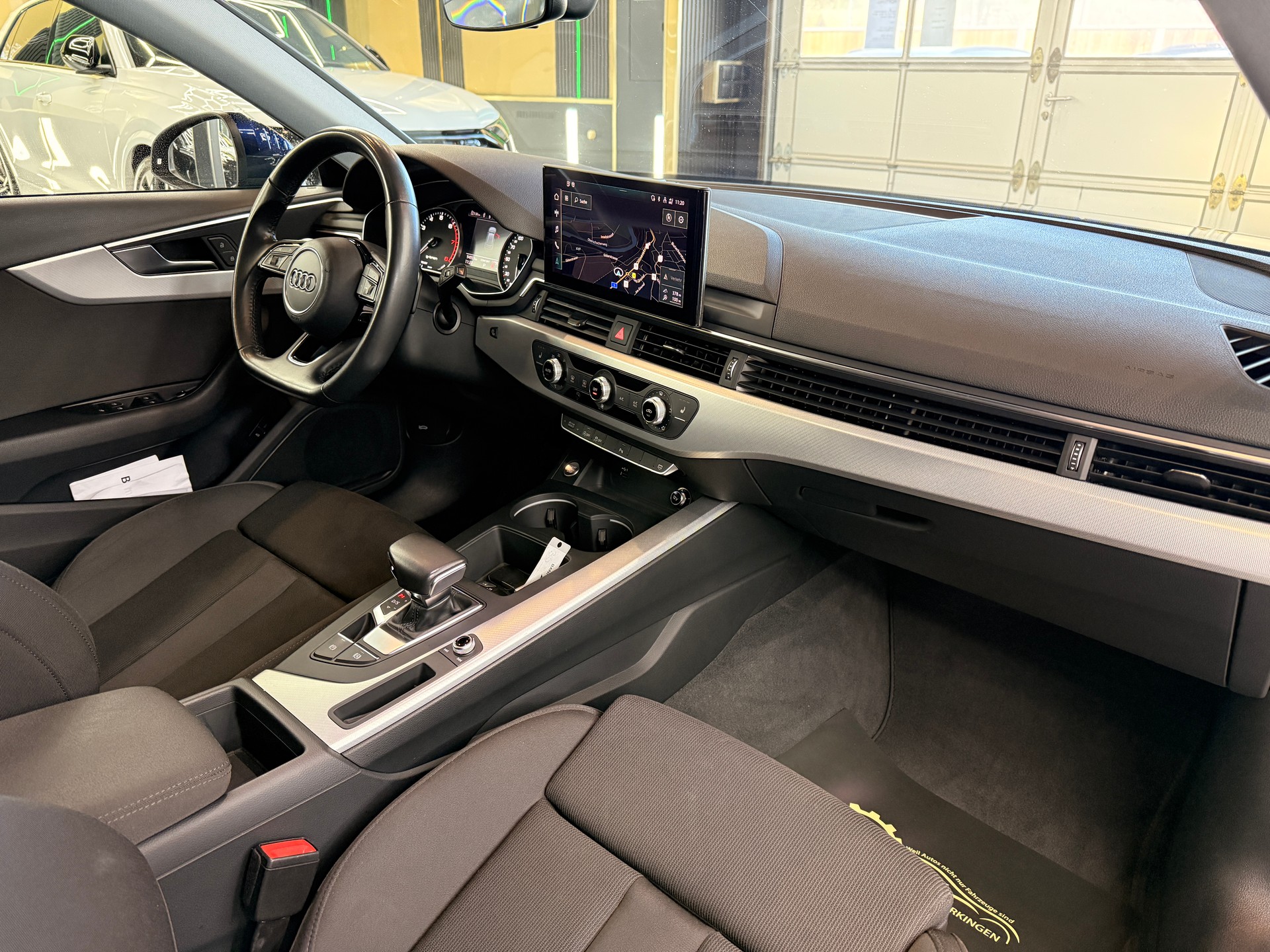 AUDI A4 Avant 40 g-tron S-tronic-image-10