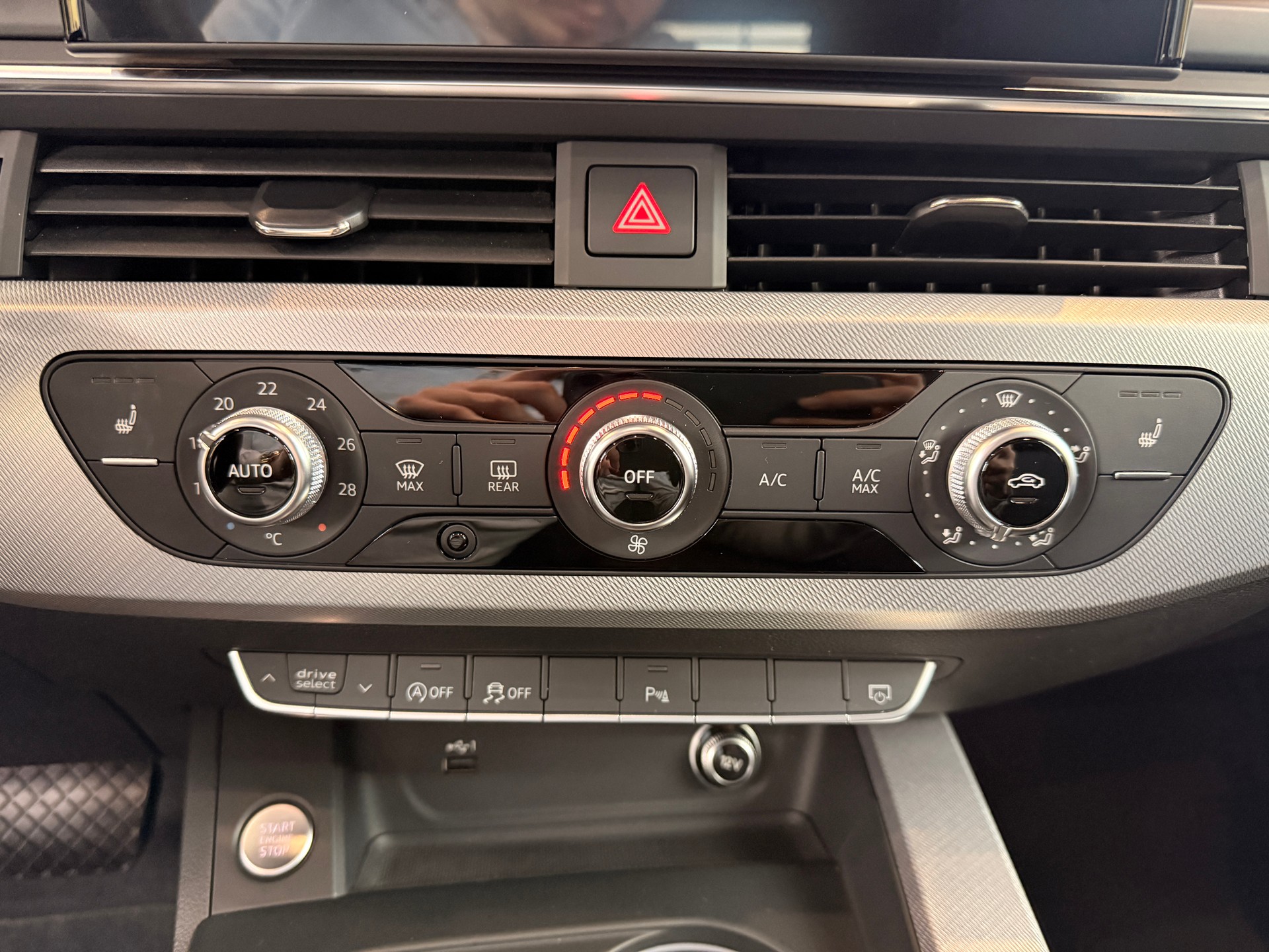 AUDI A4 Avant 40 g-tron S-tronic-image-19