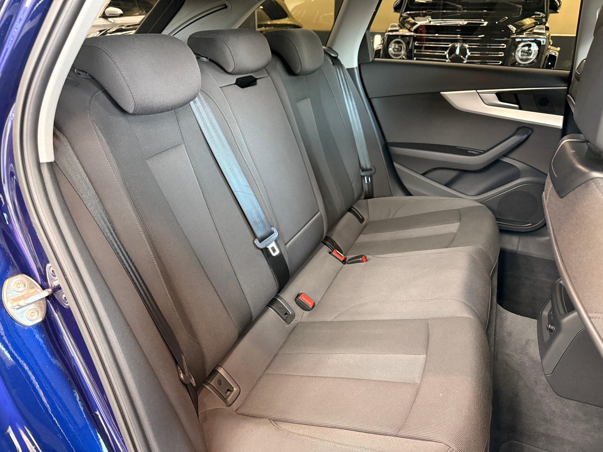 AUDI A4 Avant 40 g-tron S-tronic-image-12