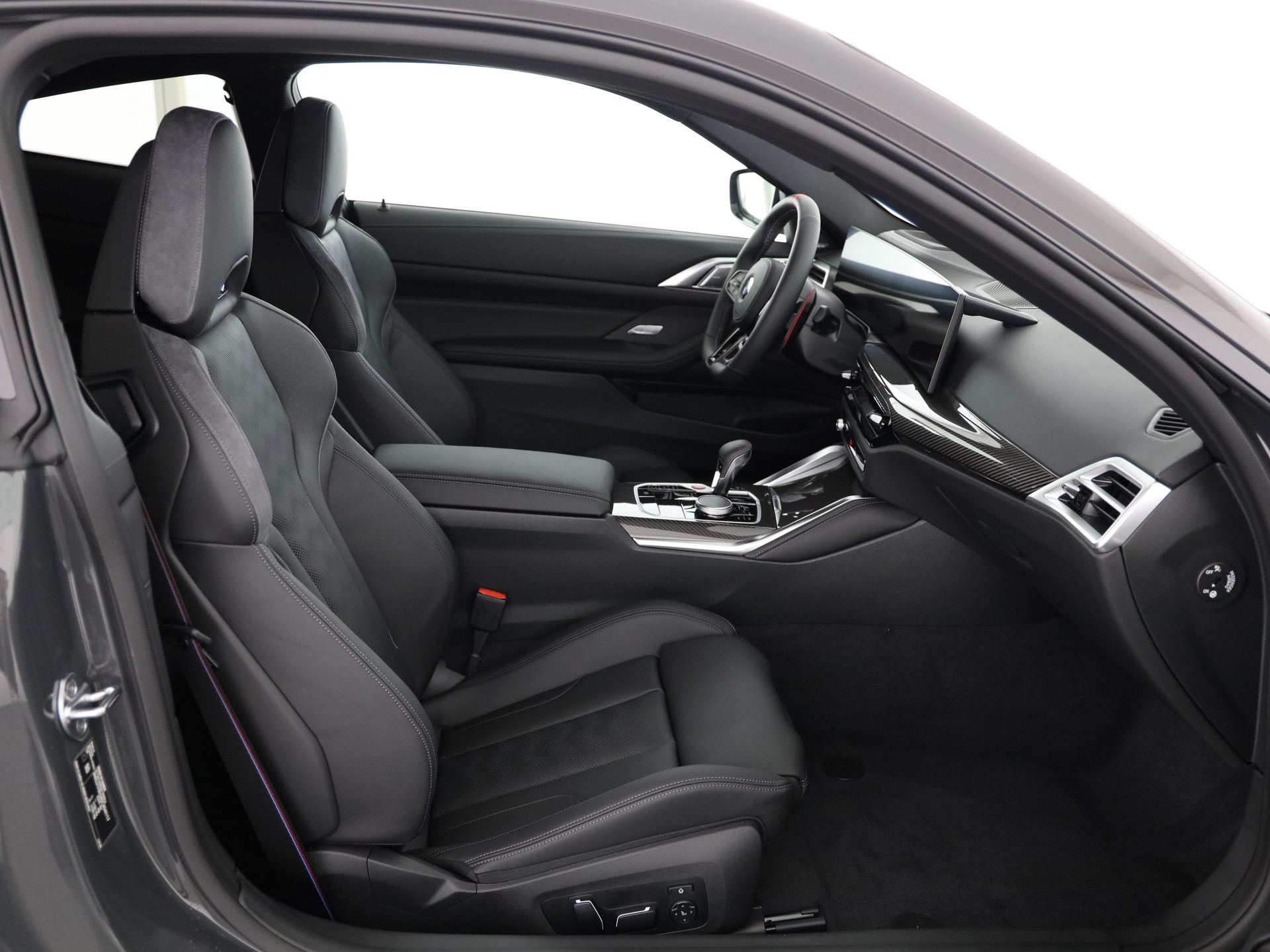 BMW M4 Competition xDrive Coupé-image-11