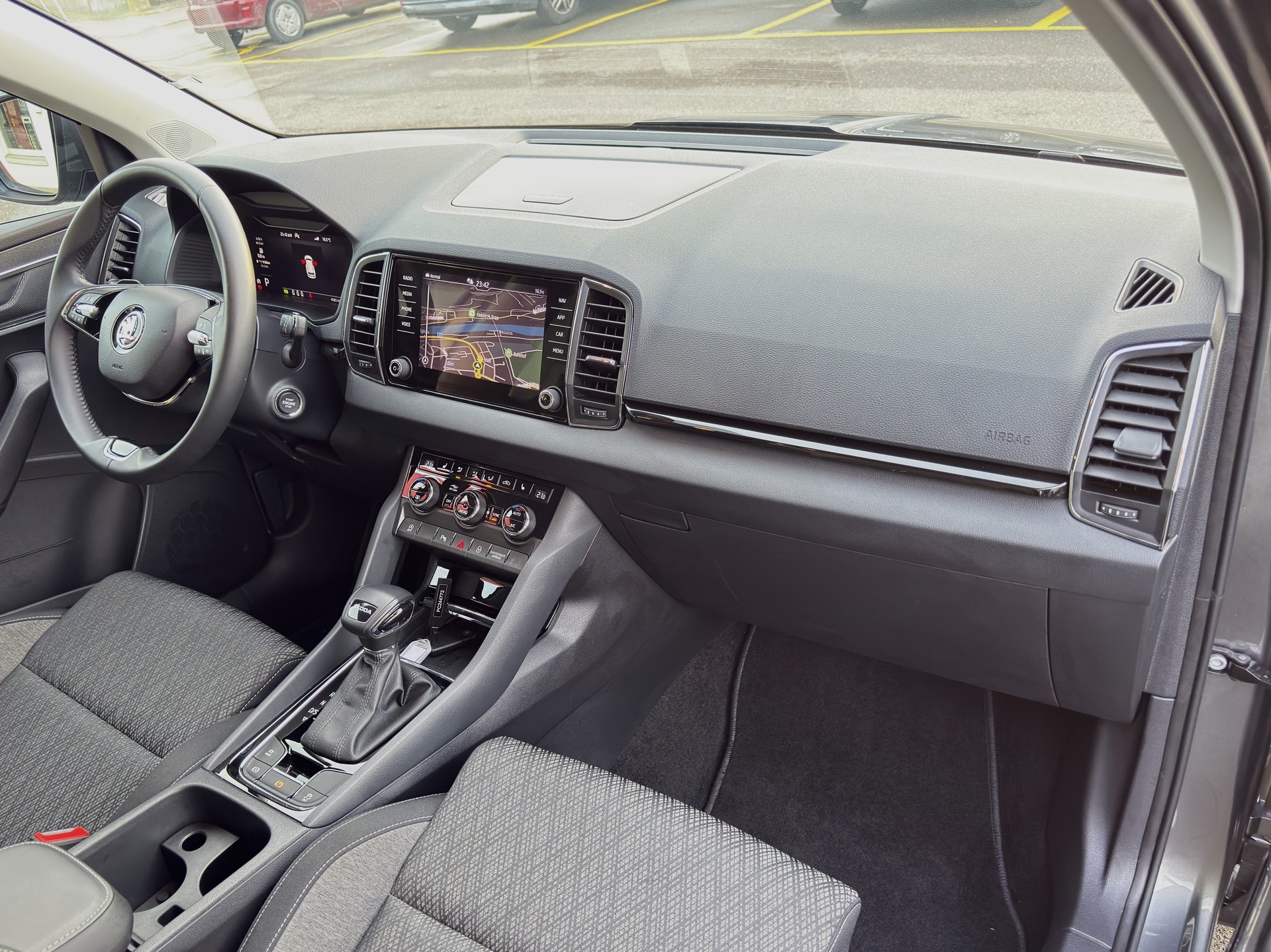 SKODA Karoq 1.5 TSI Style DSG-image-10