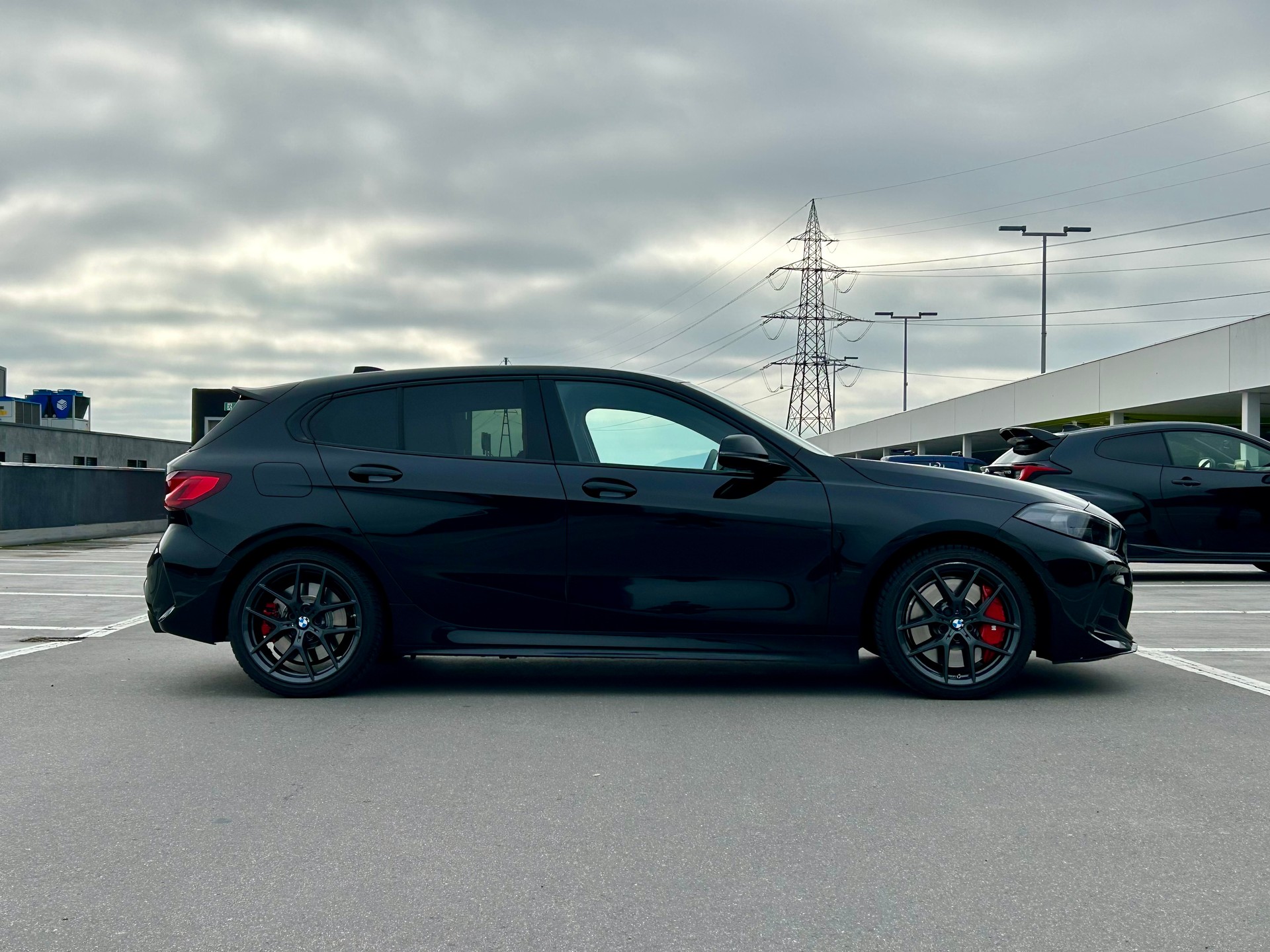 BMW M135i xDrive Steptronic-showroom-element-1