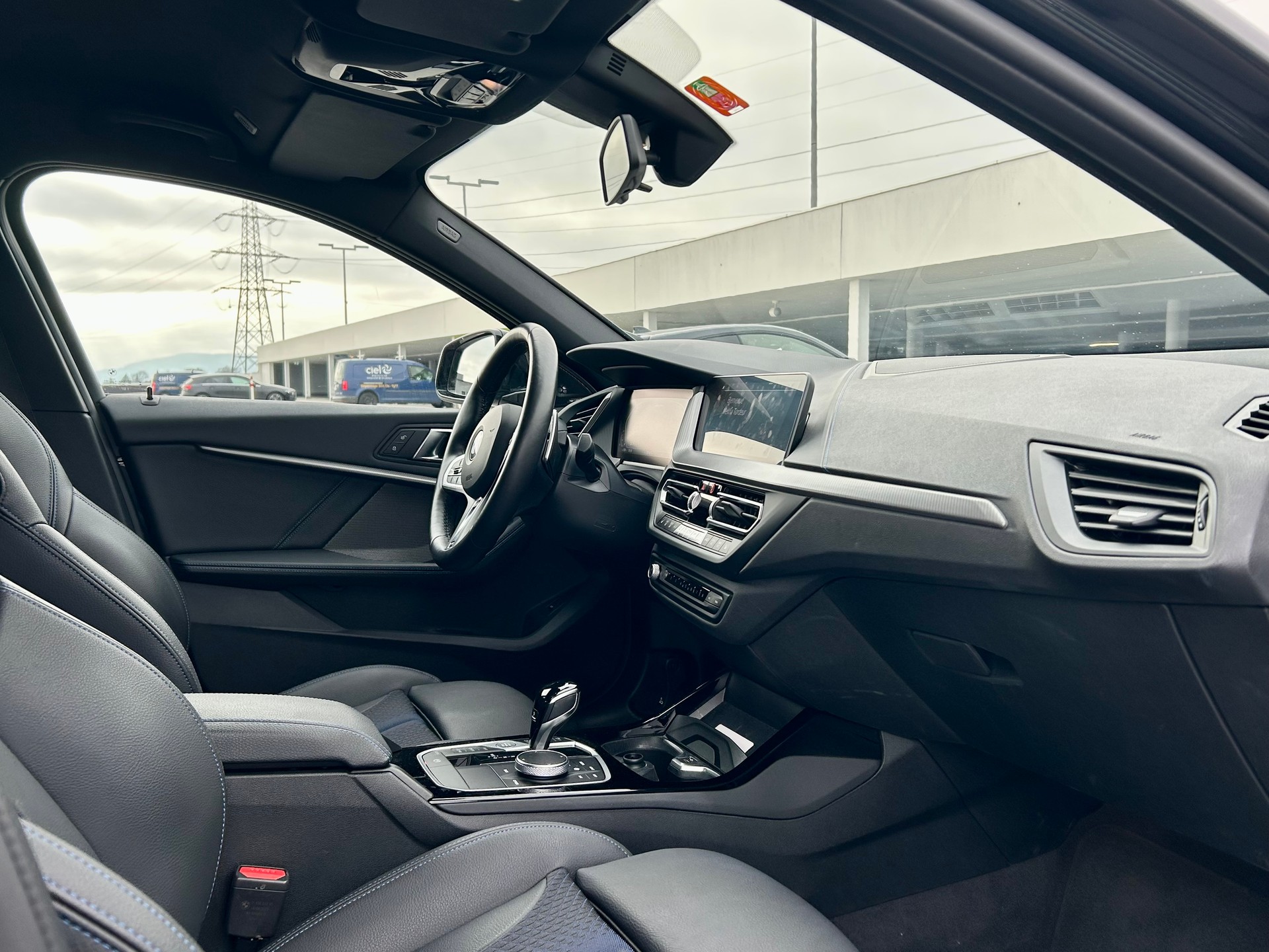BMW M135i xDrive Steptronic-image-9