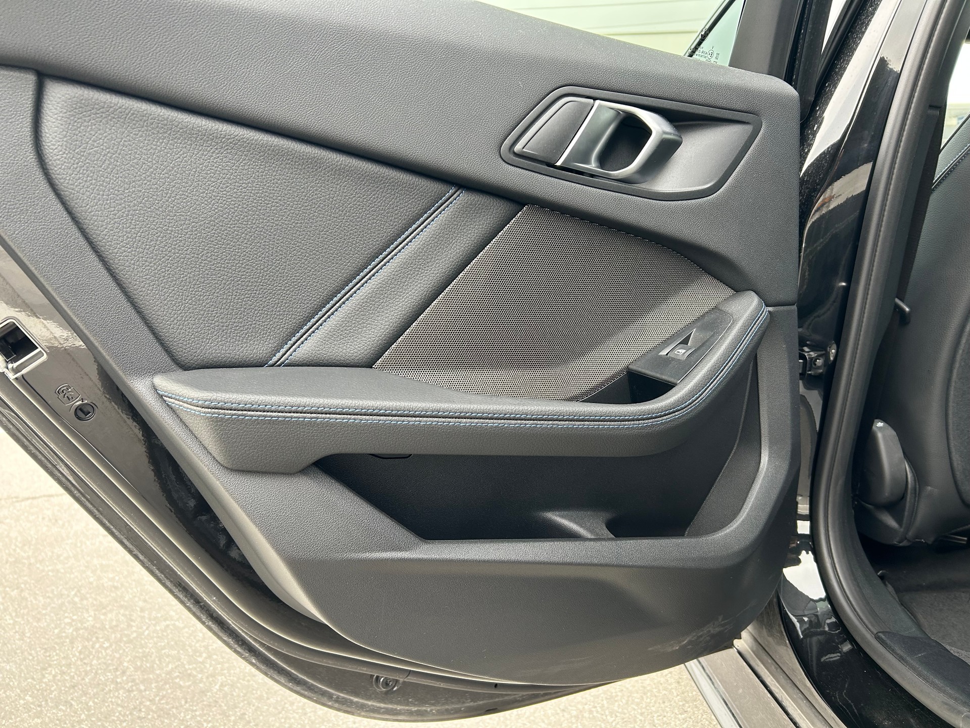 BMW M135i xDrive Steptronic-image-12