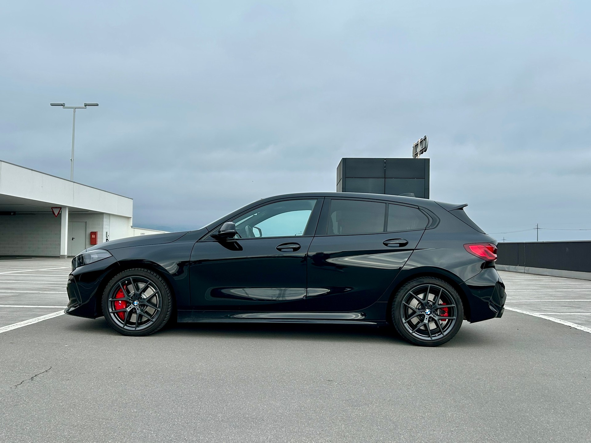 BMW M135i xDrive Steptronic-image-5