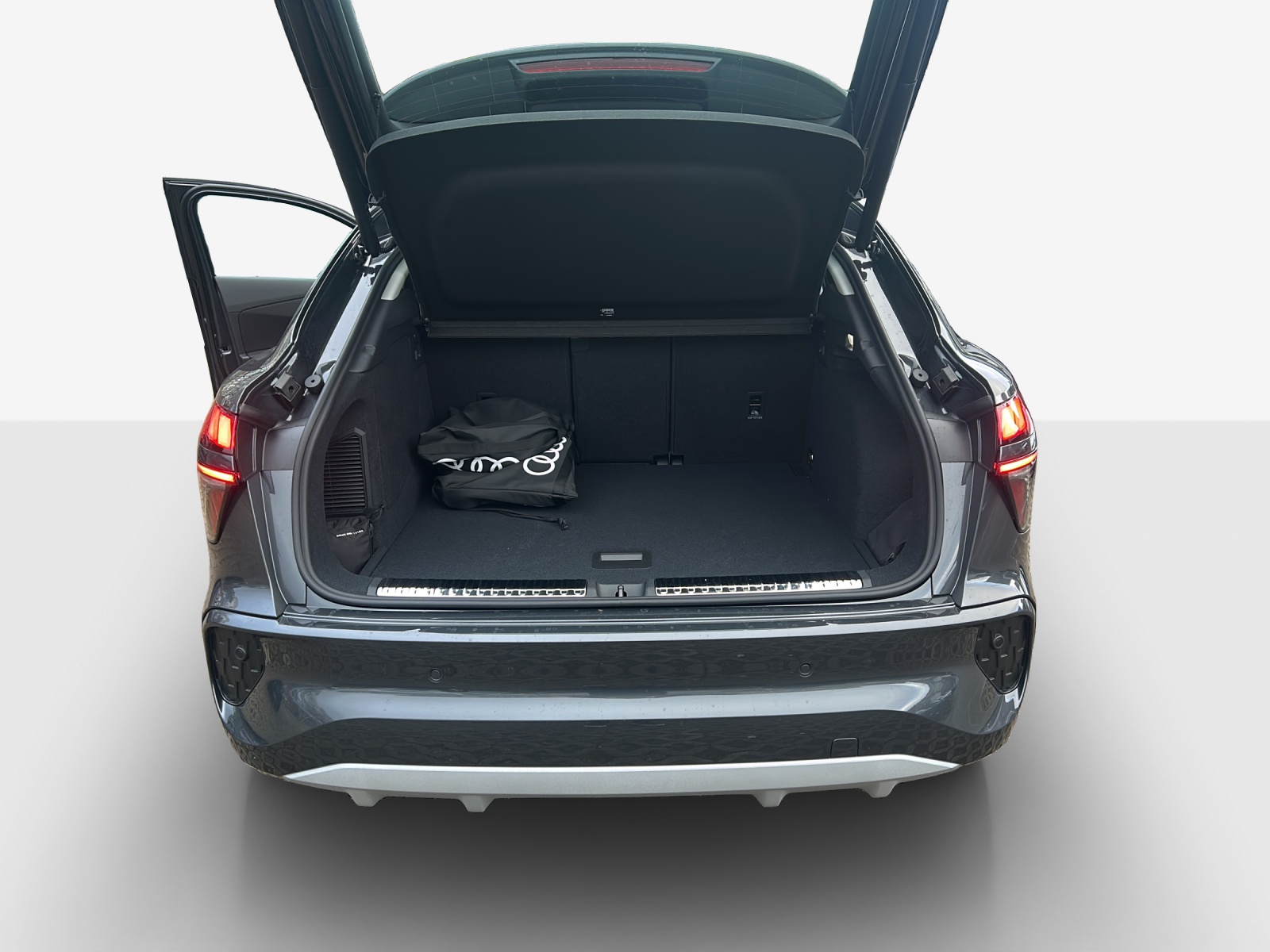 AUDI Q3 Sportback e-hybrid 200 kW S tronig-image-12
