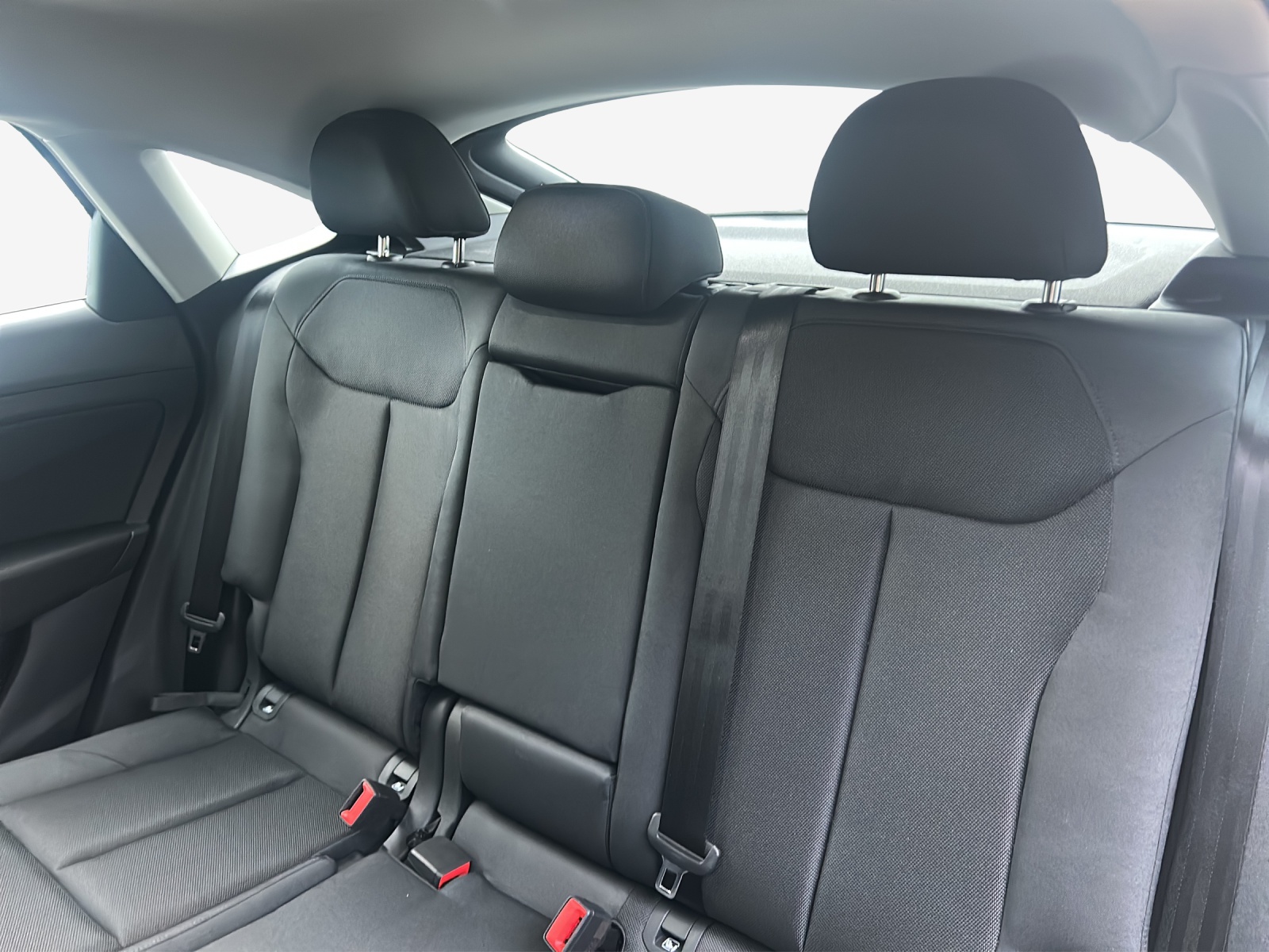 AUDI Q3 Sportback e-hybrid 200 kW S tronig-image-11